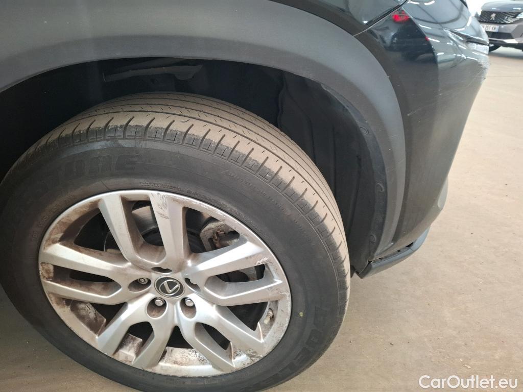  Lexus  NX LEXUS  / 2017 / 5P / SUV 2.5 300H Luxe 4WD AUTO #38