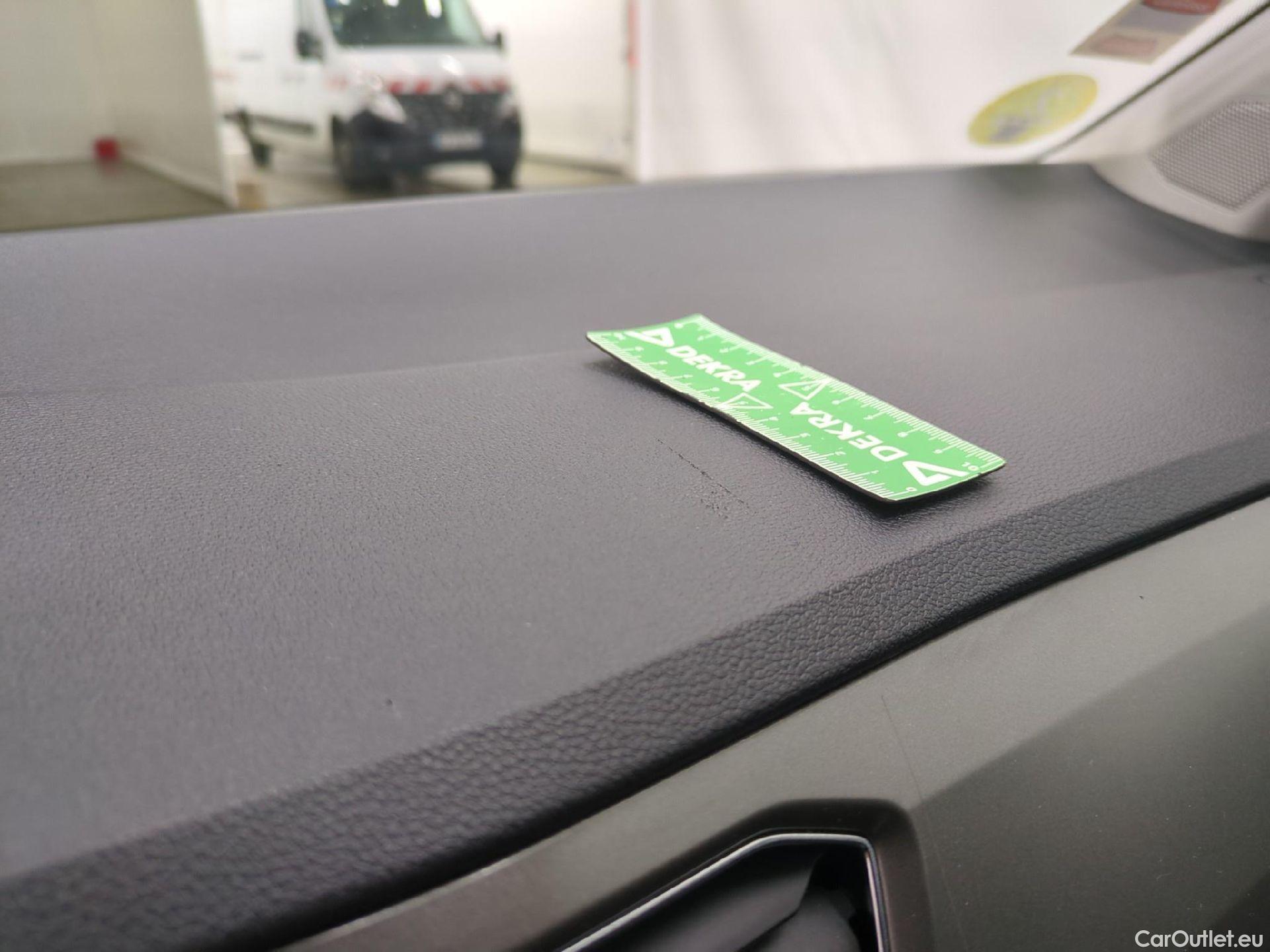  Volkswagen  T-ROC VOLKSWAGEN  / 2017 / 5P / SUV 2.0 TDI 150 LOUNGE BUSINESS DSG7 #4