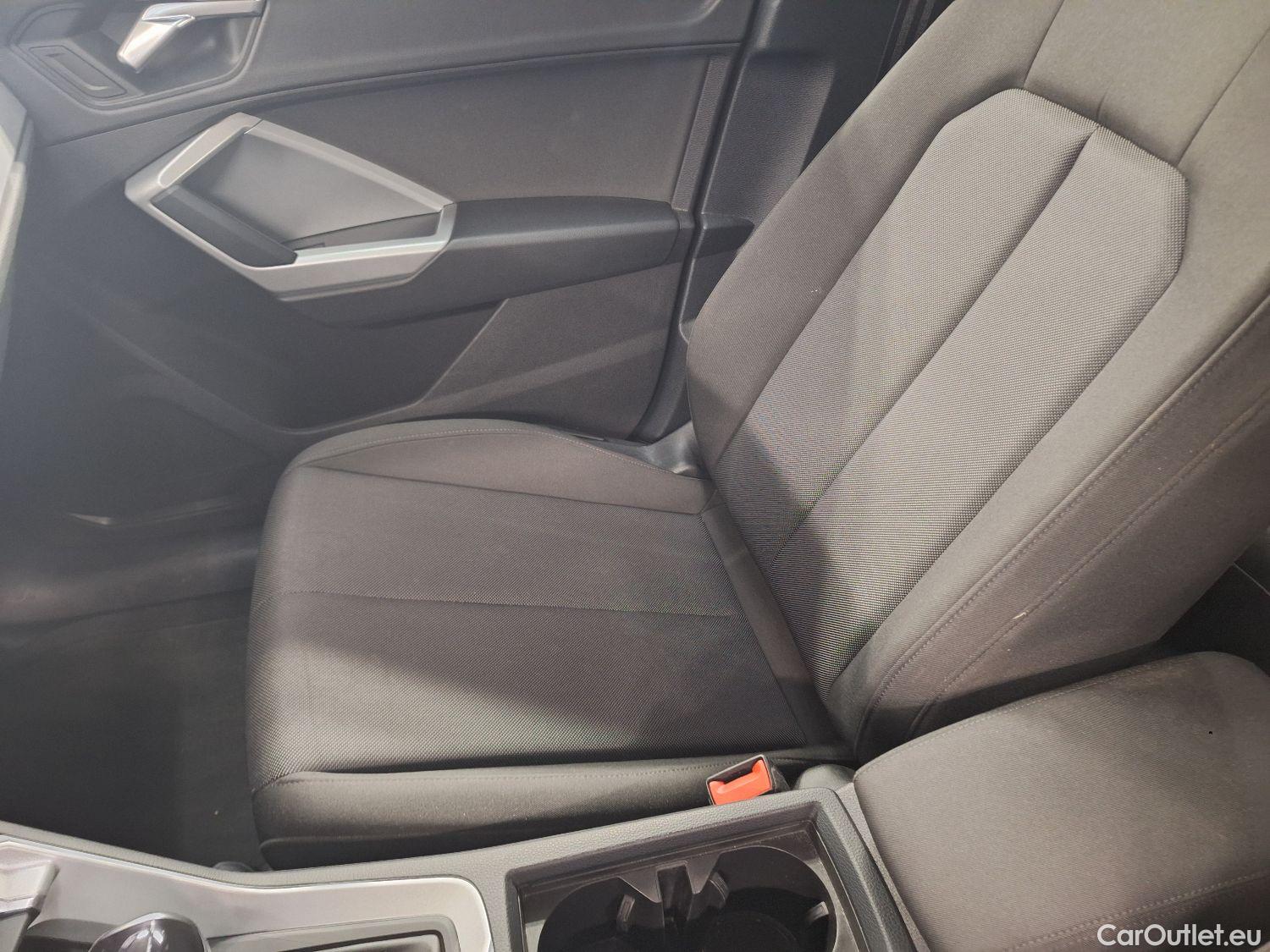  Audi  Q3 Audi,  '18, Audi  35 TDI S tronic S line Business Edition 5d #45