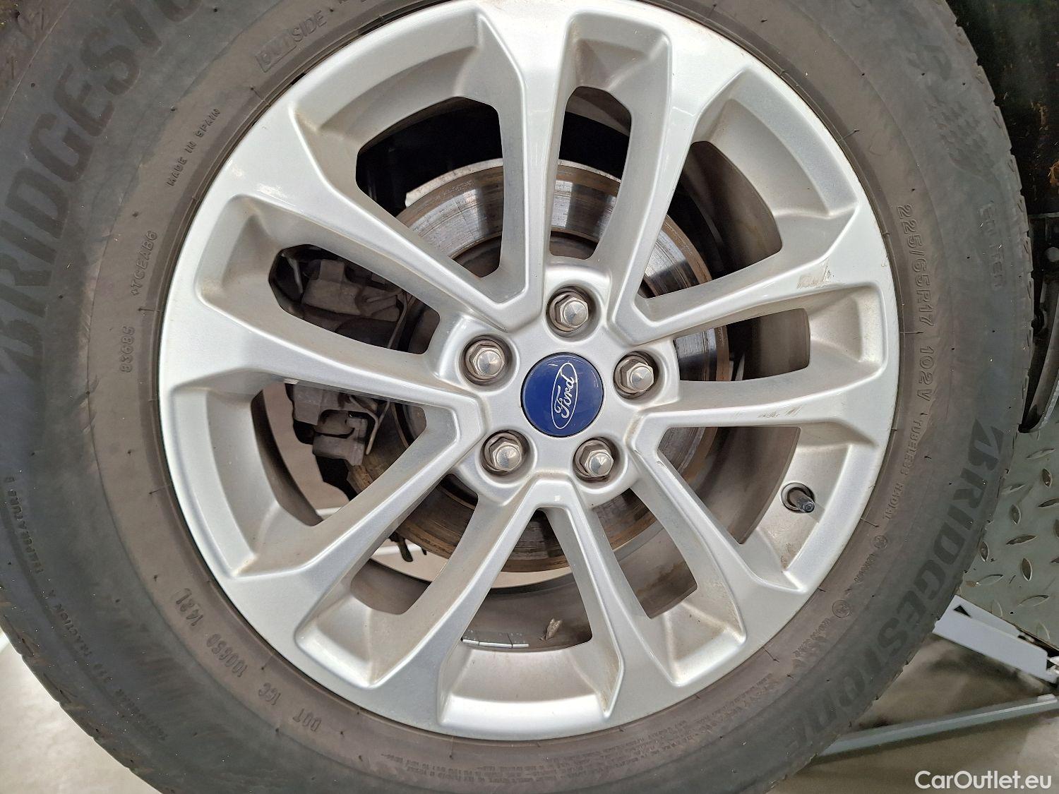  Ford  Kuga Ford,  '19, Ford  2.5i PHEV Aut. 165kW Titanium 5d #3