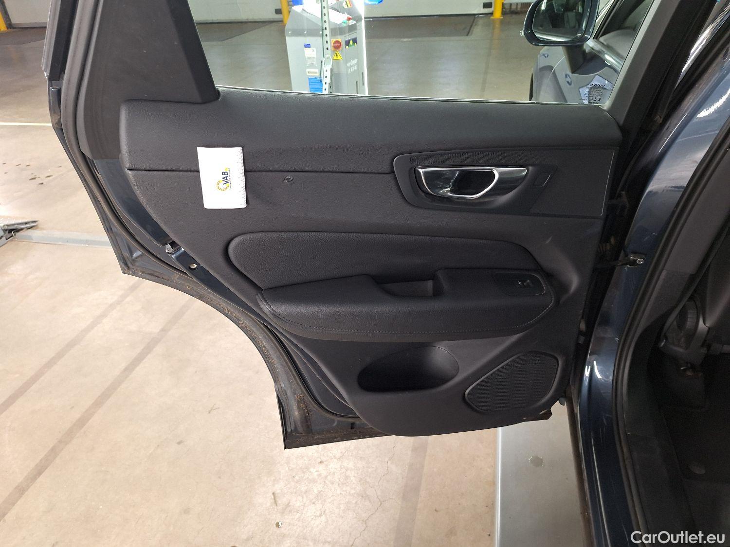  Volvo  XC60 Volvo,  '17, Volvo  D4 120kW Geartronic Momentum Pro 5d #30