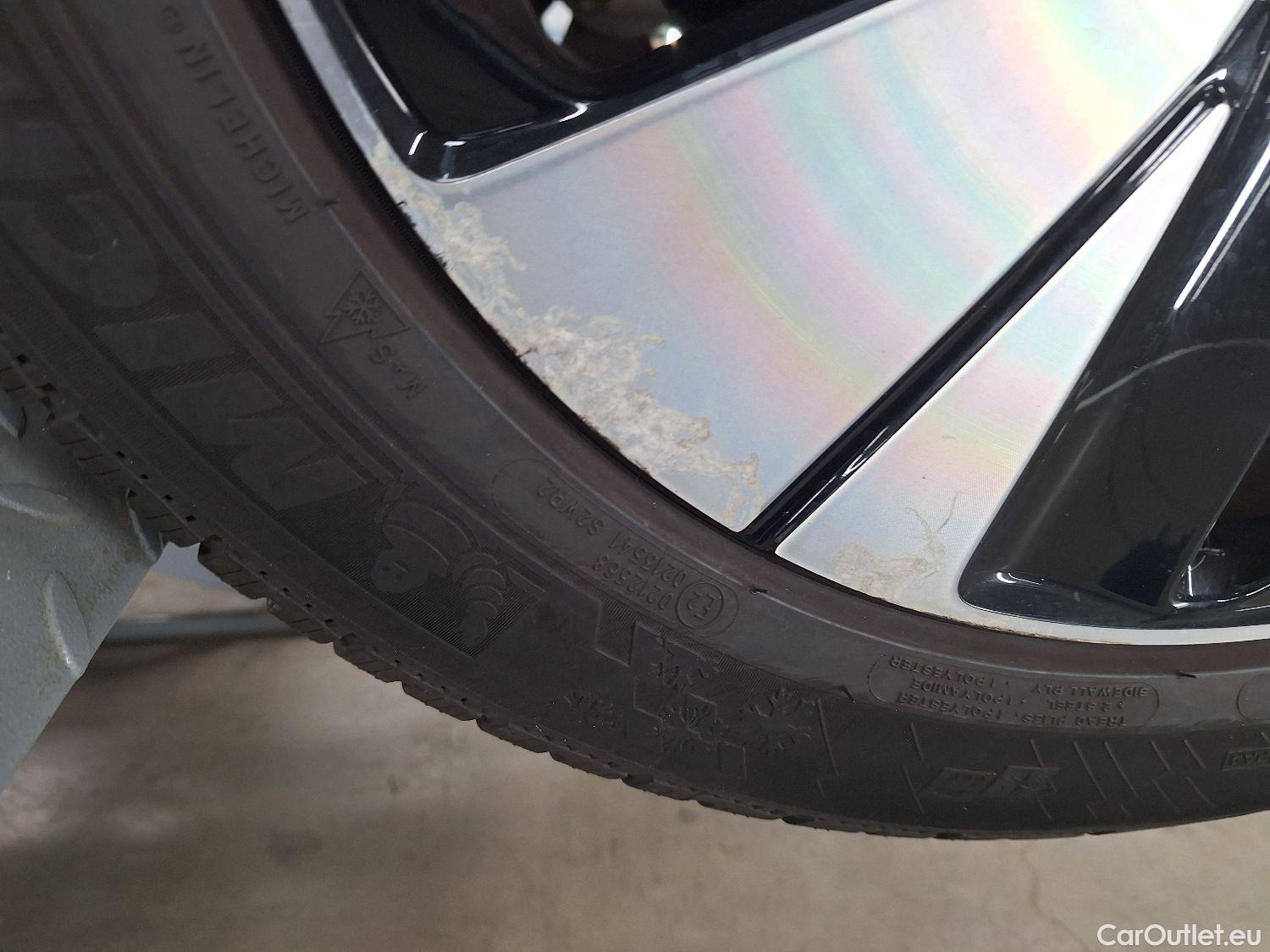  Volvo  XC 40 Volvo, XC40 '17, Volvo XC40 T5 Twin Engine Momentum Pro 5d #11