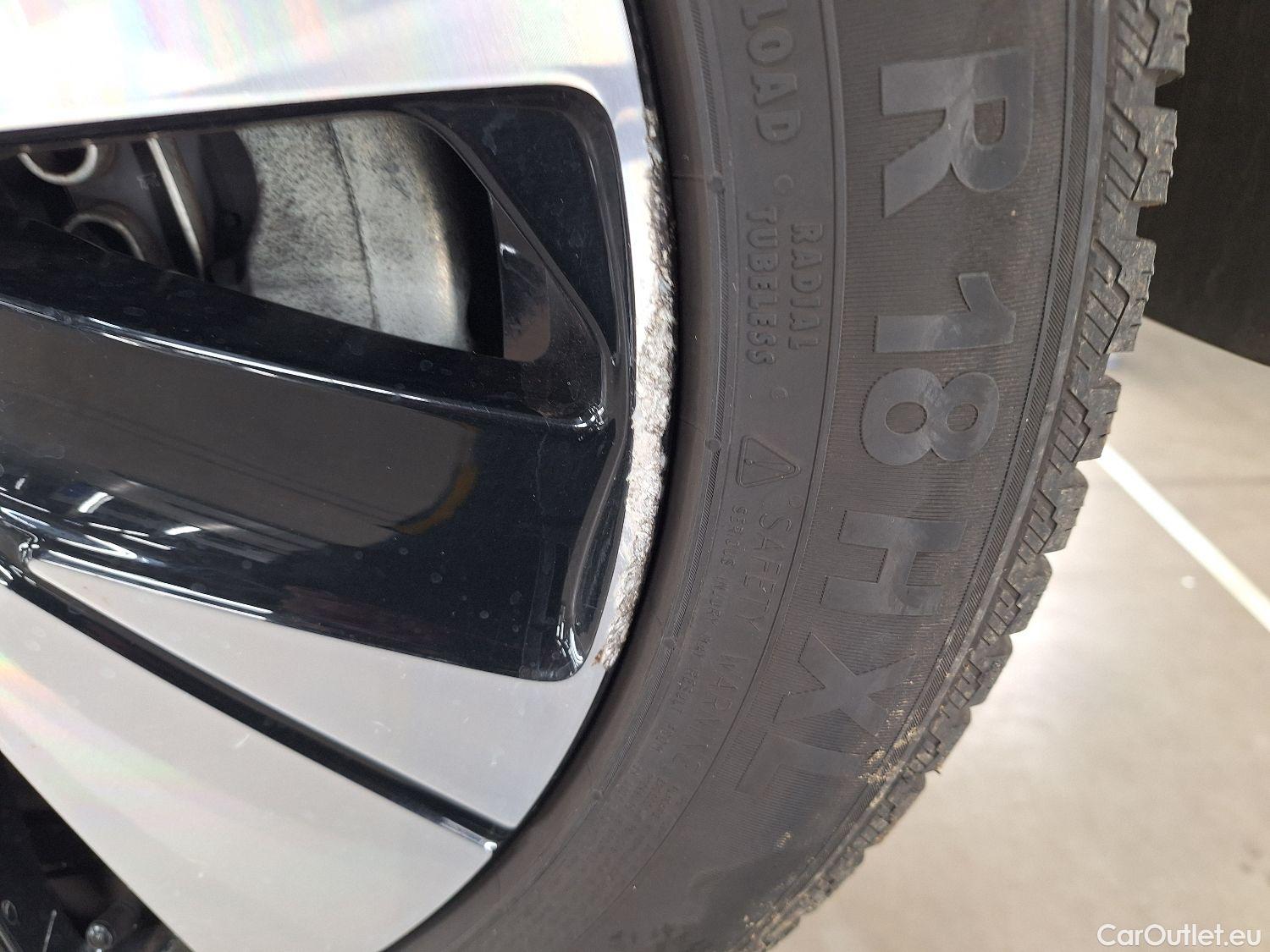  Volvo  XC 40 Volvo, XC40 '17, Volvo XC40 T5 Twin Engine Momentum Pro 5d #4