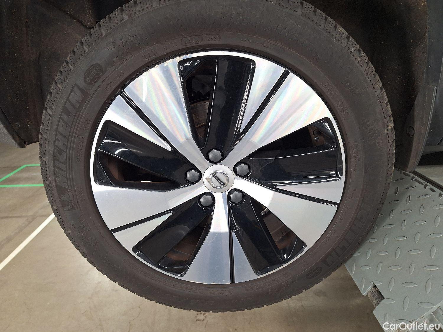  Volvo  XC 40 Volvo, XC40 '17, Volvo XC40 T5 Twin Engine Momentum Pro 5d #5