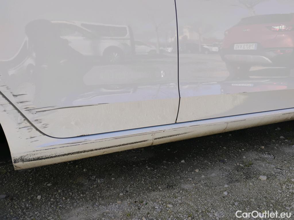  Volkswagen  Up VOLKSWAGEN e-! / 2016 / 5P / berlina con portón 61kW (83CV) #10