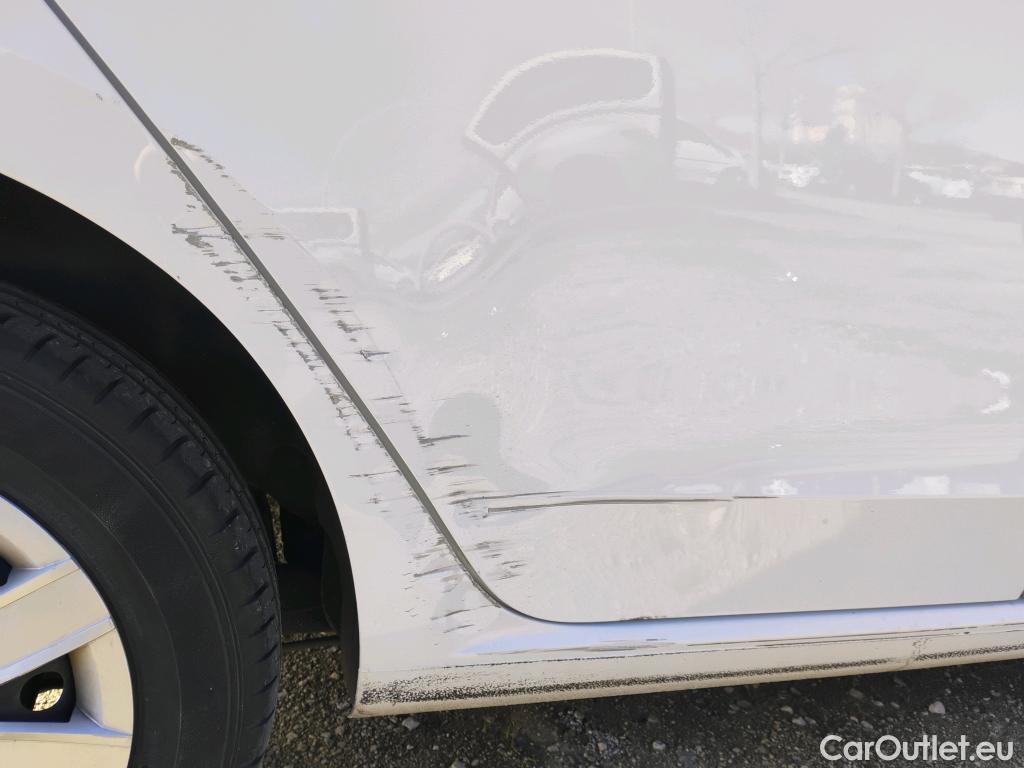  Volkswagen  Up VOLKSWAGEN e-! / 2016 / 5P / berlina con portón 61kW (83CV) #3