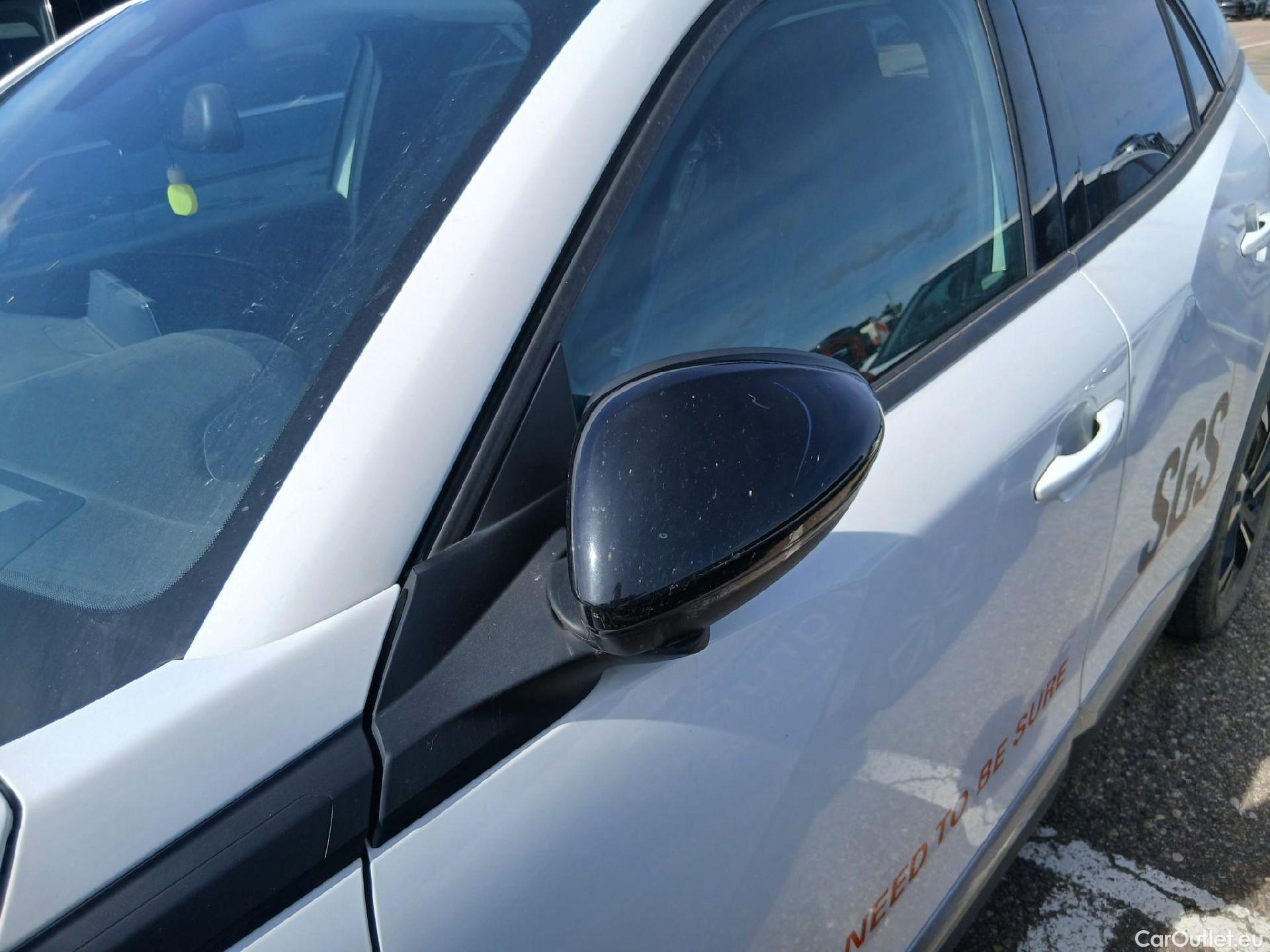  Peugeot  2008 PEUGEOT  / 2019 / 5P / todoterreno Allure BlueHDI 81kW (110CV) #4