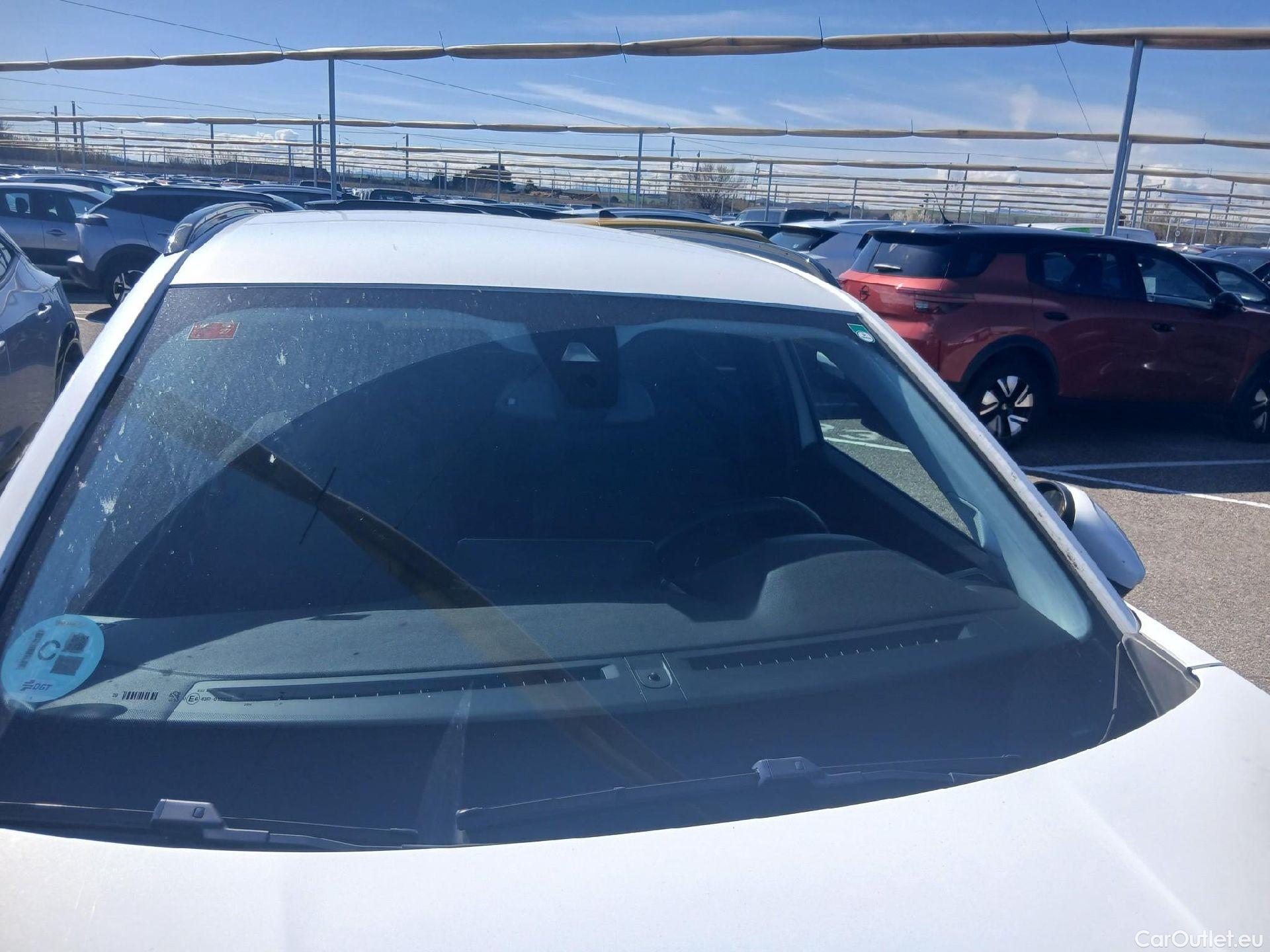  Peugeot  2008 PEUGEOT  / 2019 / 5P / todoterreno Allure BlueHDI 81kW (110CV) #14