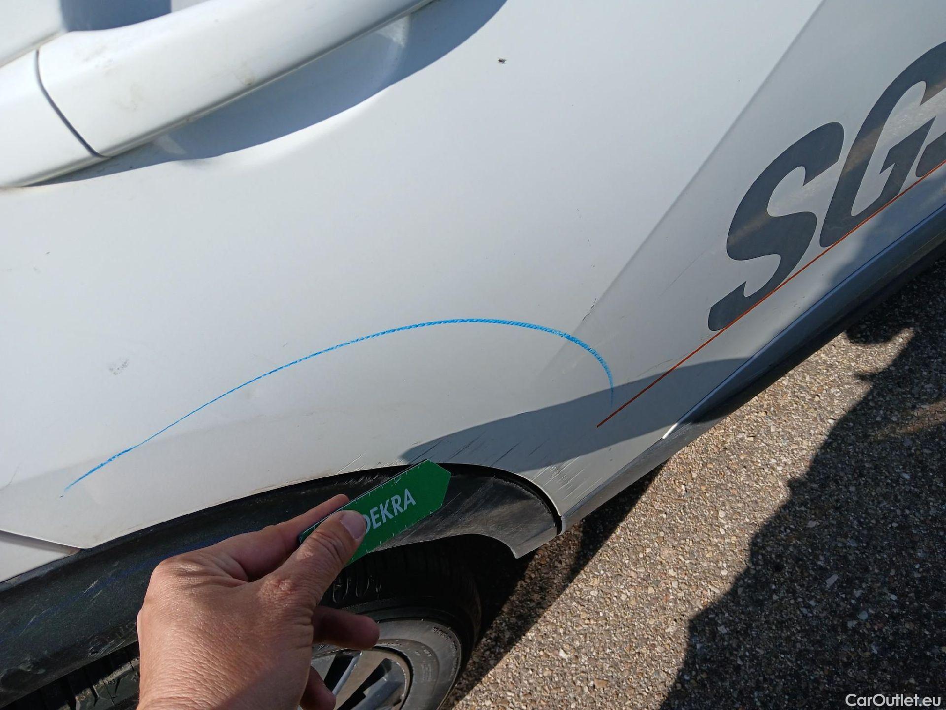  Peugeot  2008 PEUGEOT  / 2019 / 5P / todoterreno Allure BlueHDI 81kW (110CV) #27