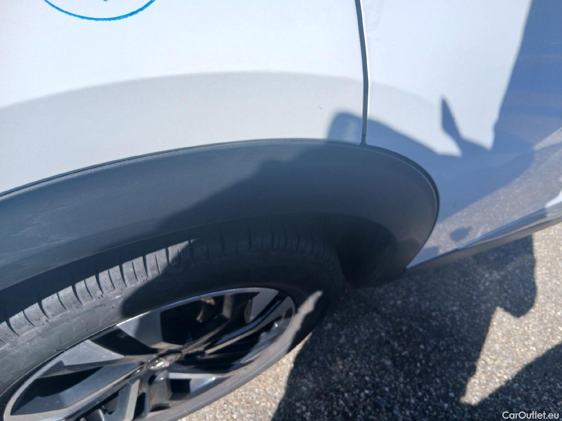  Peugeot  2008 PEUGEOT  / 2019 / 5P / todoterreno Allure BlueHDI 81kW (110CV) #34