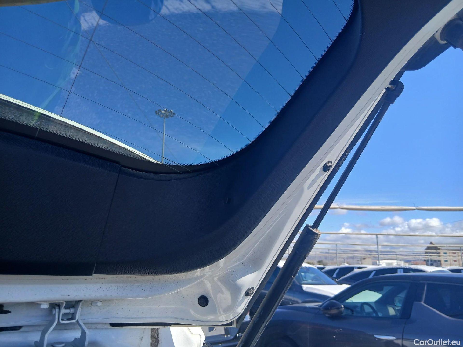  Peugeot  2008 PEUGEOT  / 2019 / 5P / todoterreno Allure BlueHDI 81kW (110CV) #3