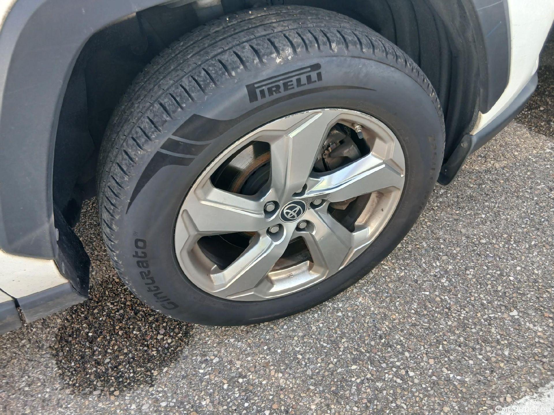  Toyota  RAV4 TOYOTA  / 2018 / 5P / todoterreno 2.5l 220H Advance #17