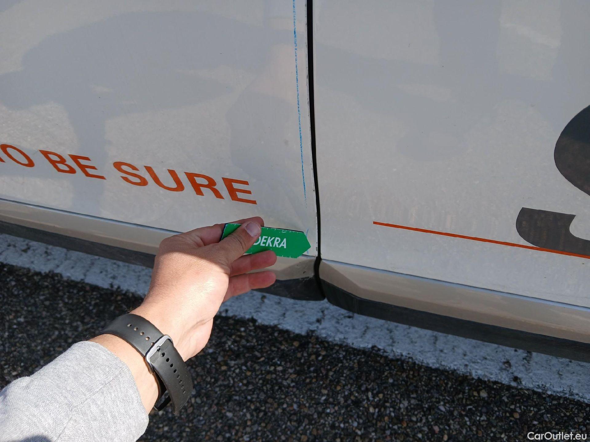  Peugeot  2008 PEUGEOT  / 2019 / 5P / todoterreno Allure BlueHDI 81kW (110CV) #11