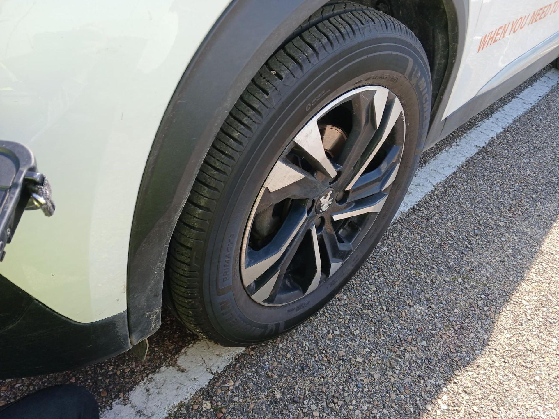  Peugeot  2008 PEUGEOT  / 2019 / 5P / todoterreno Allure BlueHDI 81kW (110CV) #8