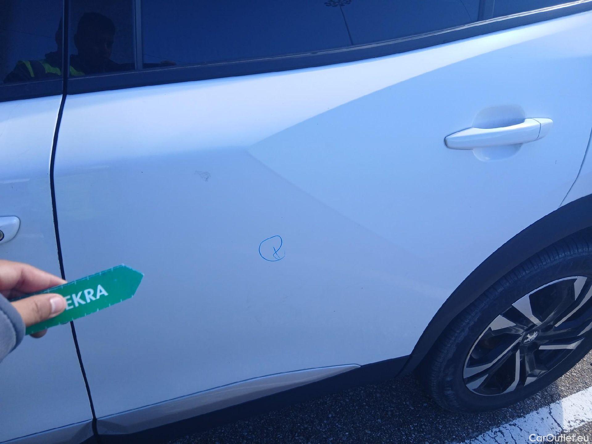  Peugeot  2008 PEUGEOT  / 2019 / 5P / todoterreno Allure BlueHDI 81kW (110CV) #20