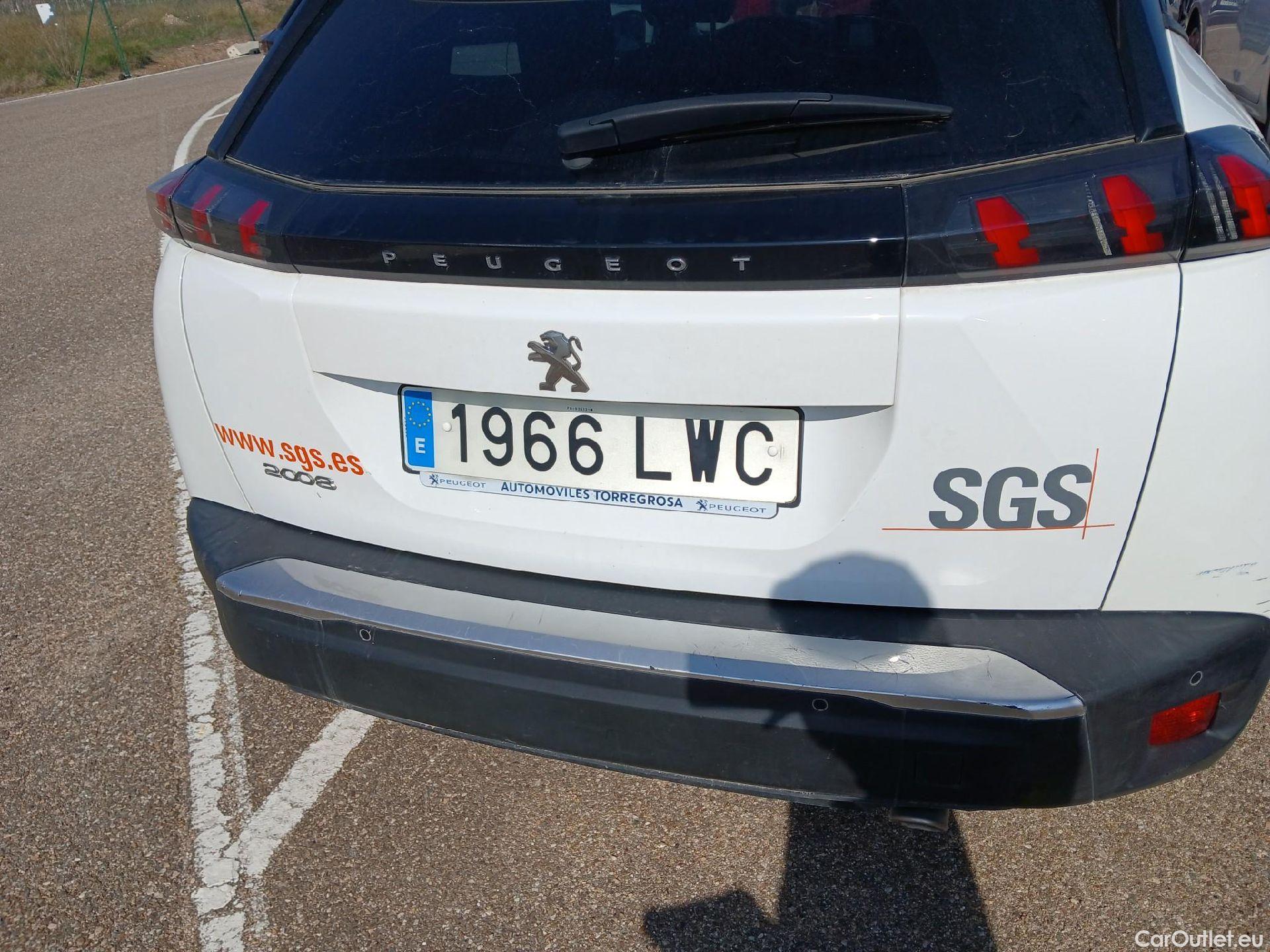  Peugeot  2008 PEUGEOT  / 2019 / 5P / todoterreno Allure BlueHDI 81kW (110CV) #4