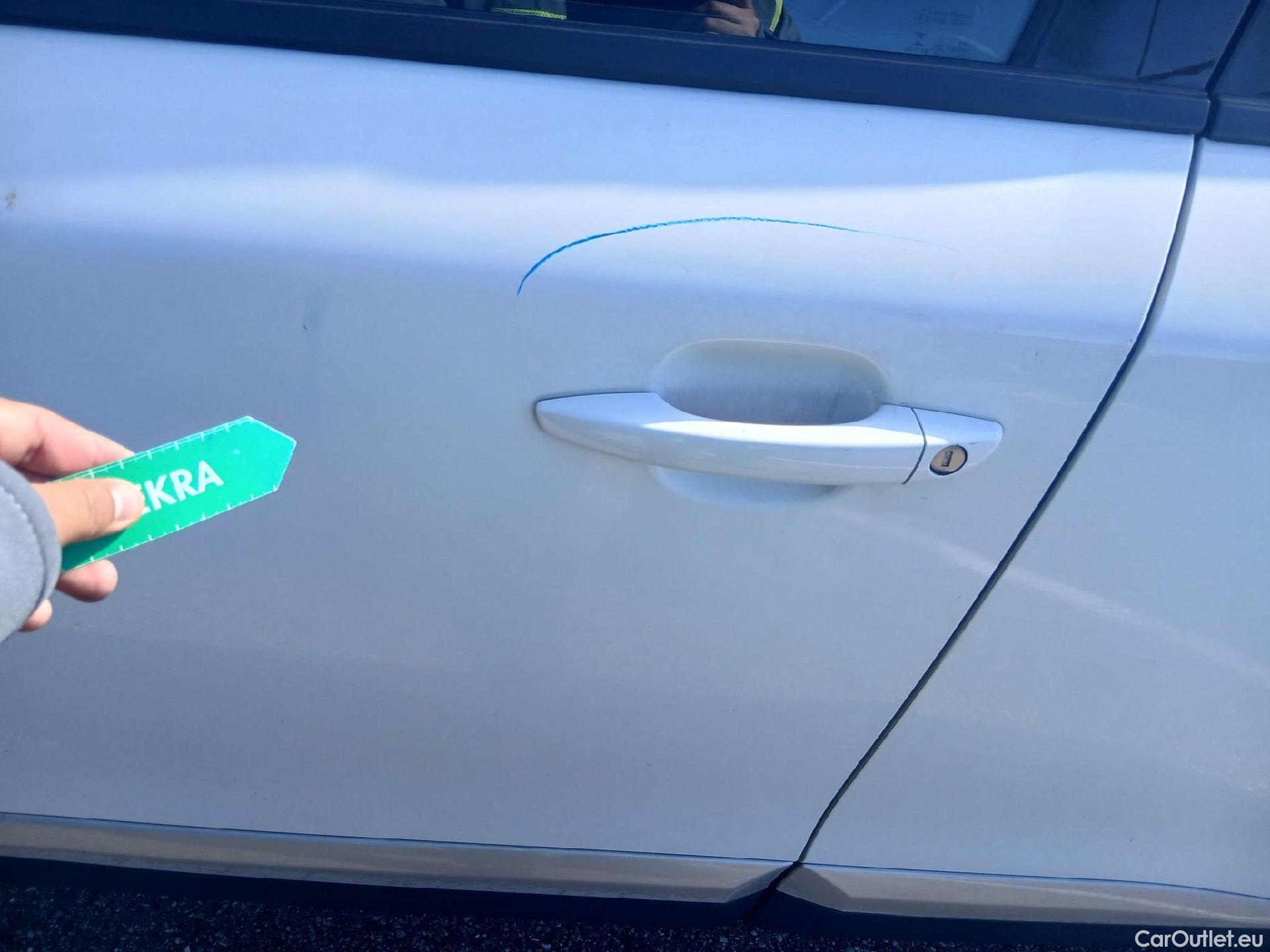  Peugeot  2008 PEUGEOT  / 2019 / 5P / todoterreno Allure BlueHDI 81kW (110CV) #18