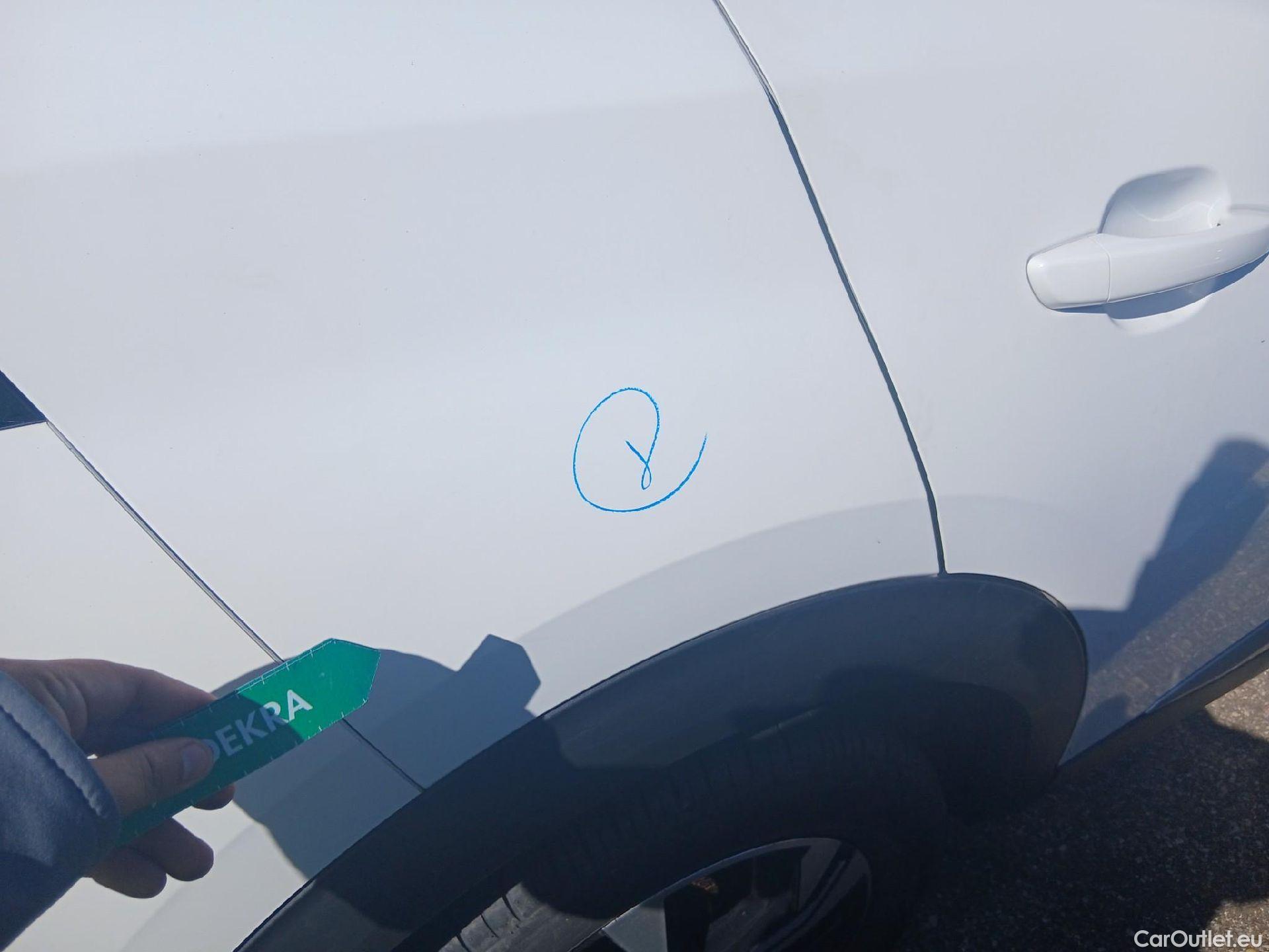  Peugeot  2008 PEUGEOT  / 2019 / 5P / todoterreno Allure BlueHDI 81kW (110CV) #29