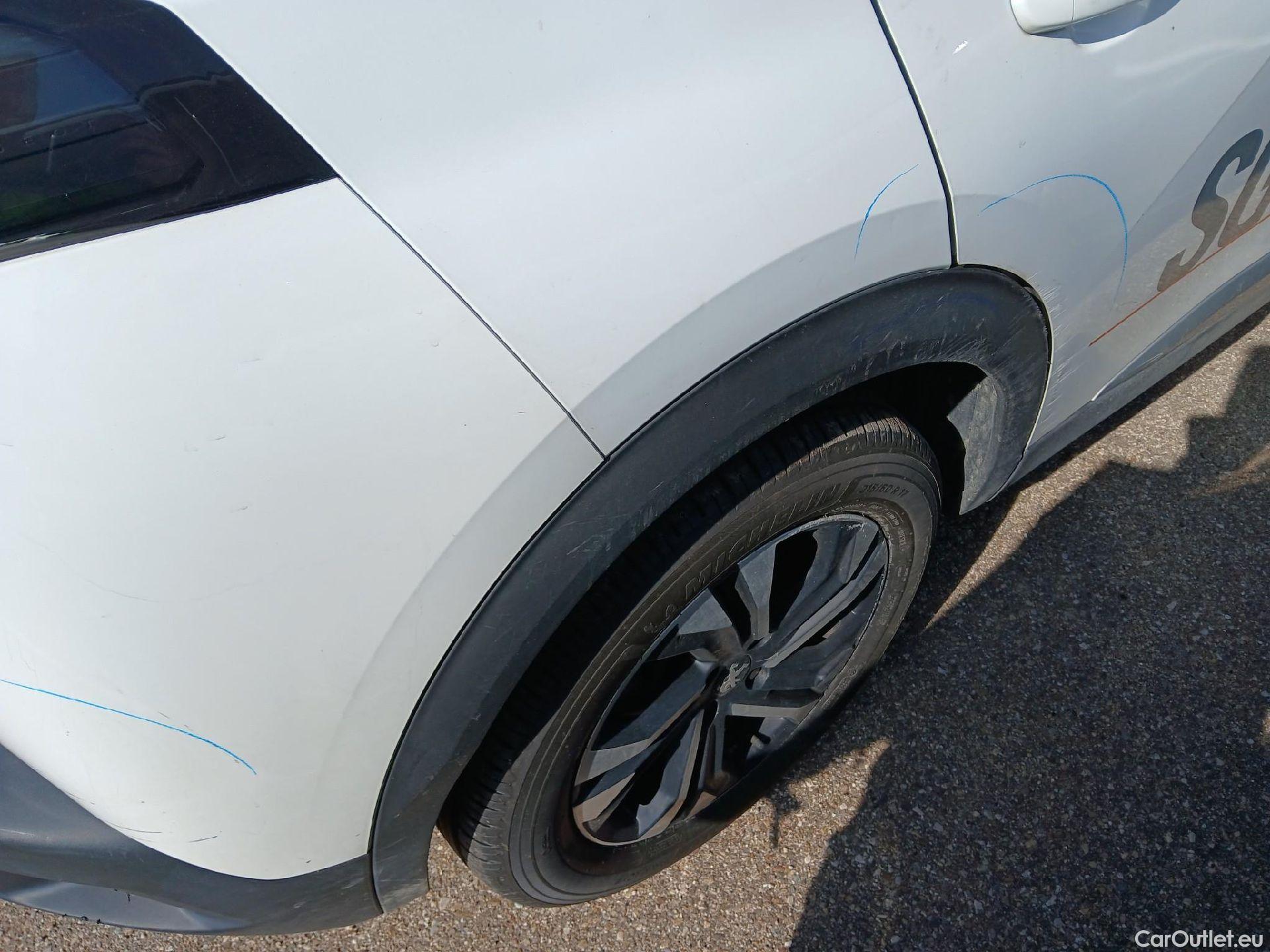  Peugeot  2008 PEUGEOT  / 2019 / 5P / todoterreno Allure BlueHDI 81kW (110CV) #24