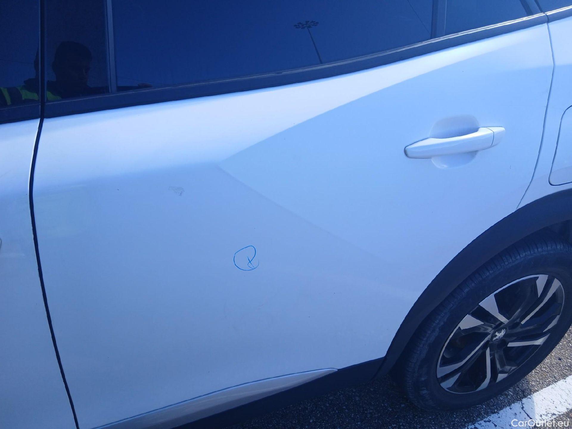  Peugeot  2008 PEUGEOT  / 2019 / 5P / todoterreno Allure BlueHDI 81kW (110CV) #19