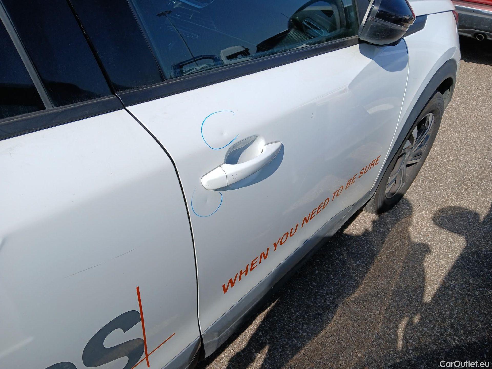  Peugeot  2008 PEUGEOT  / 2019 / 5P / todoterreno Allure BlueHDI 81kW (110CV) #28