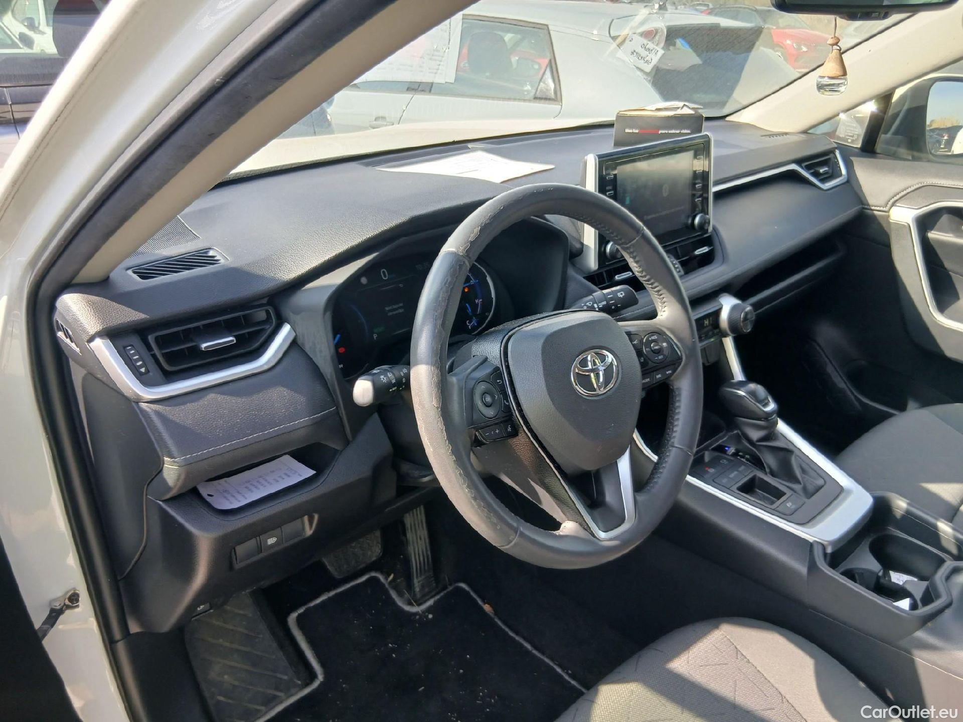  Toyota  RAV4 TOYOTA  / 2018 / 5P / todoterreno 2.5l 220H Advance #21