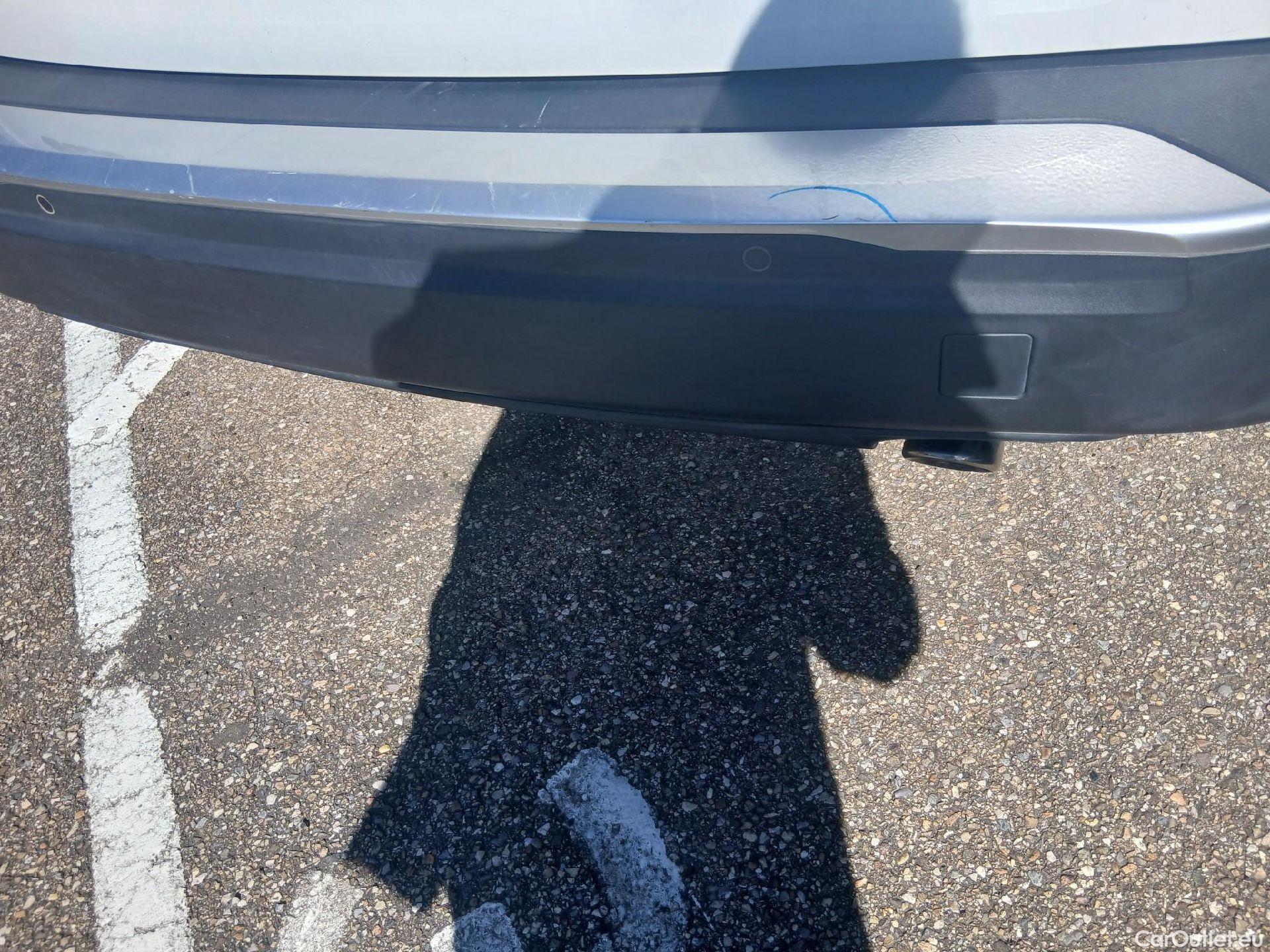  Peugeot  2008 PEUGEOT  / 2019 / 5P / todoterreno Allure BlueHDI 81kW (110CV) #27