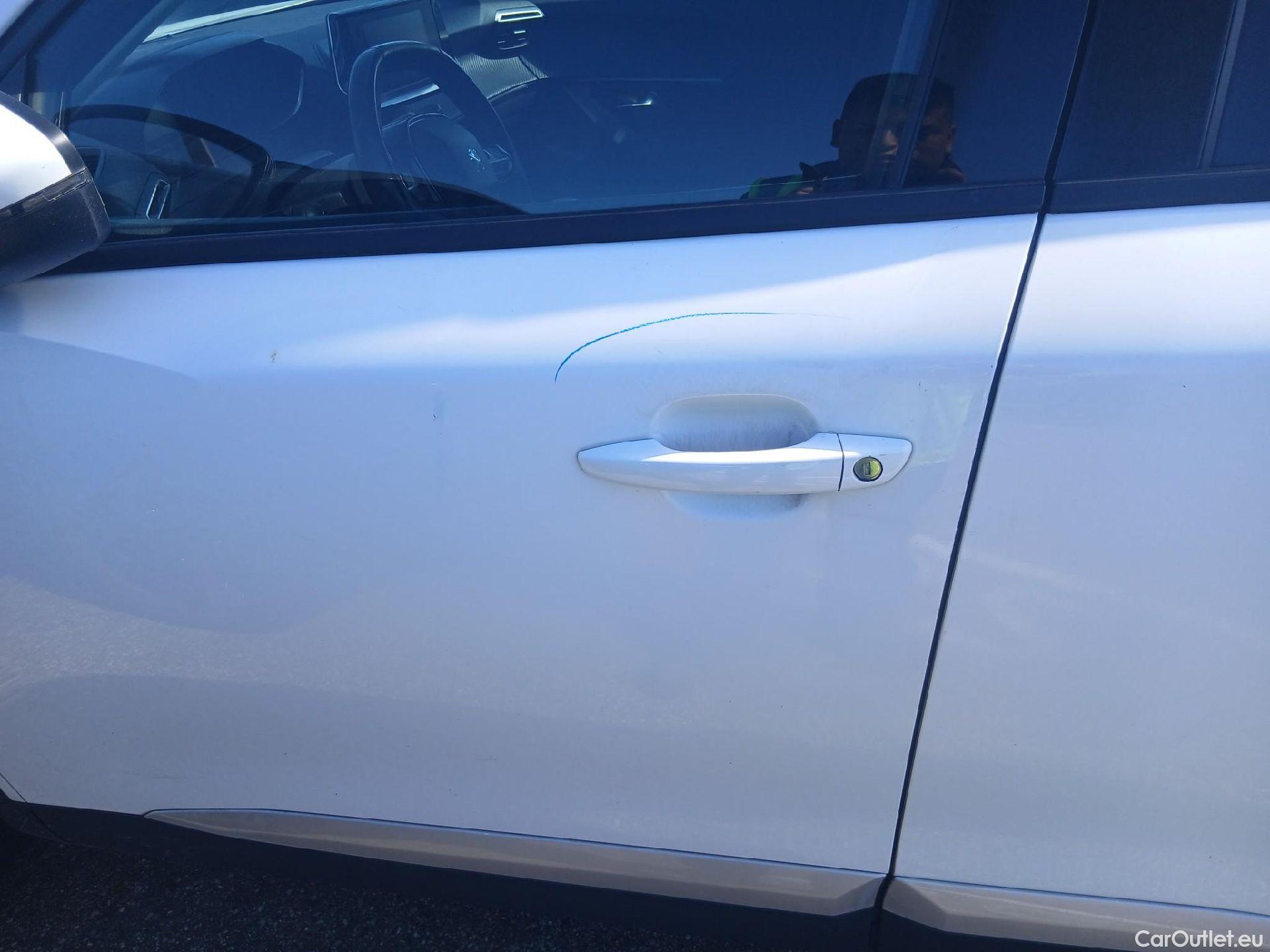  Peugeot  2008 PEUGEOT  / 2019 / 5P / todoterreno Allure BlueHDI 81kW (110CV) #17