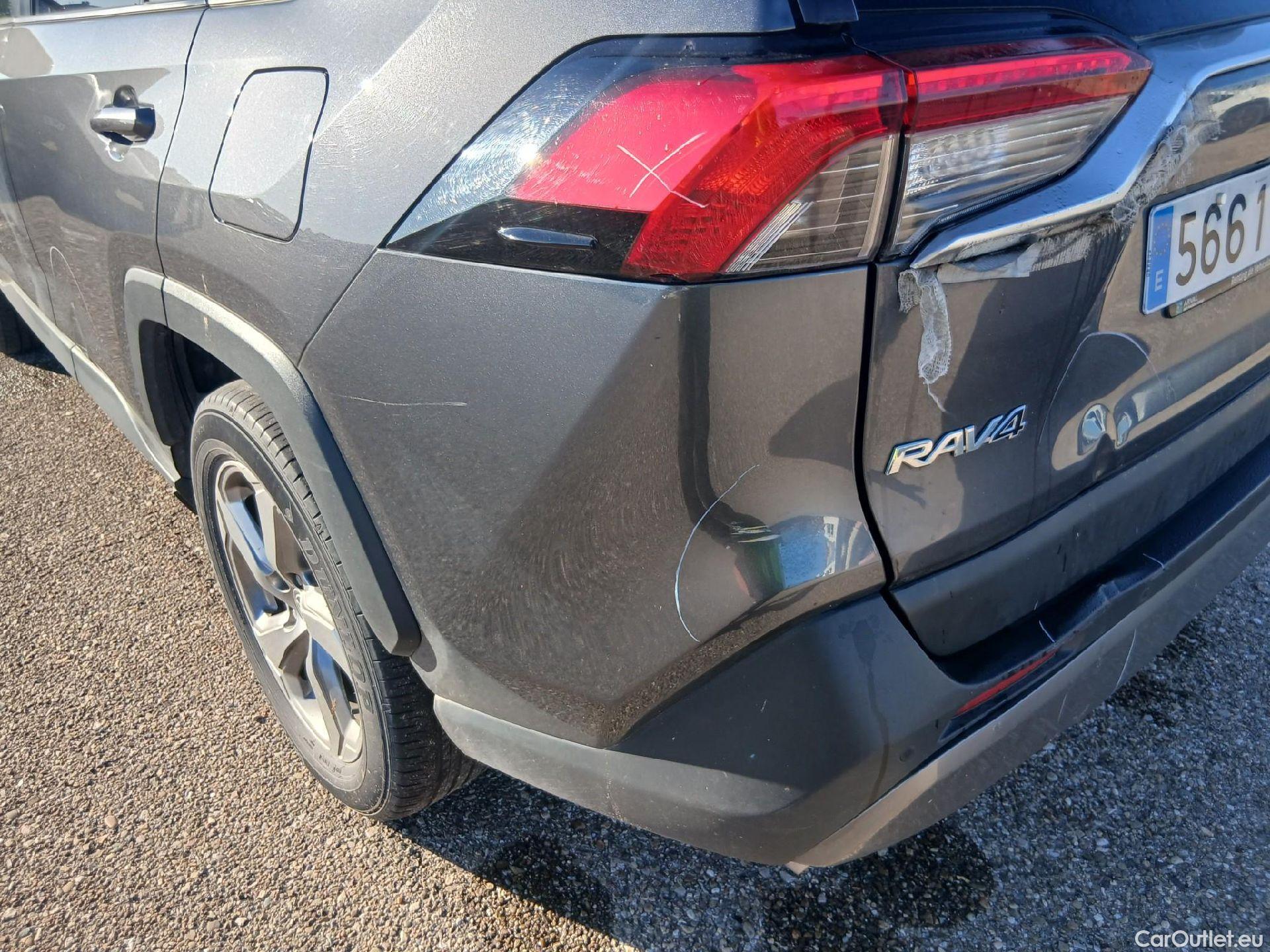  Toyota  RAV4 TOYOTA  / 2018 / 5P / todoterreno 2.5l 220H Advance #17