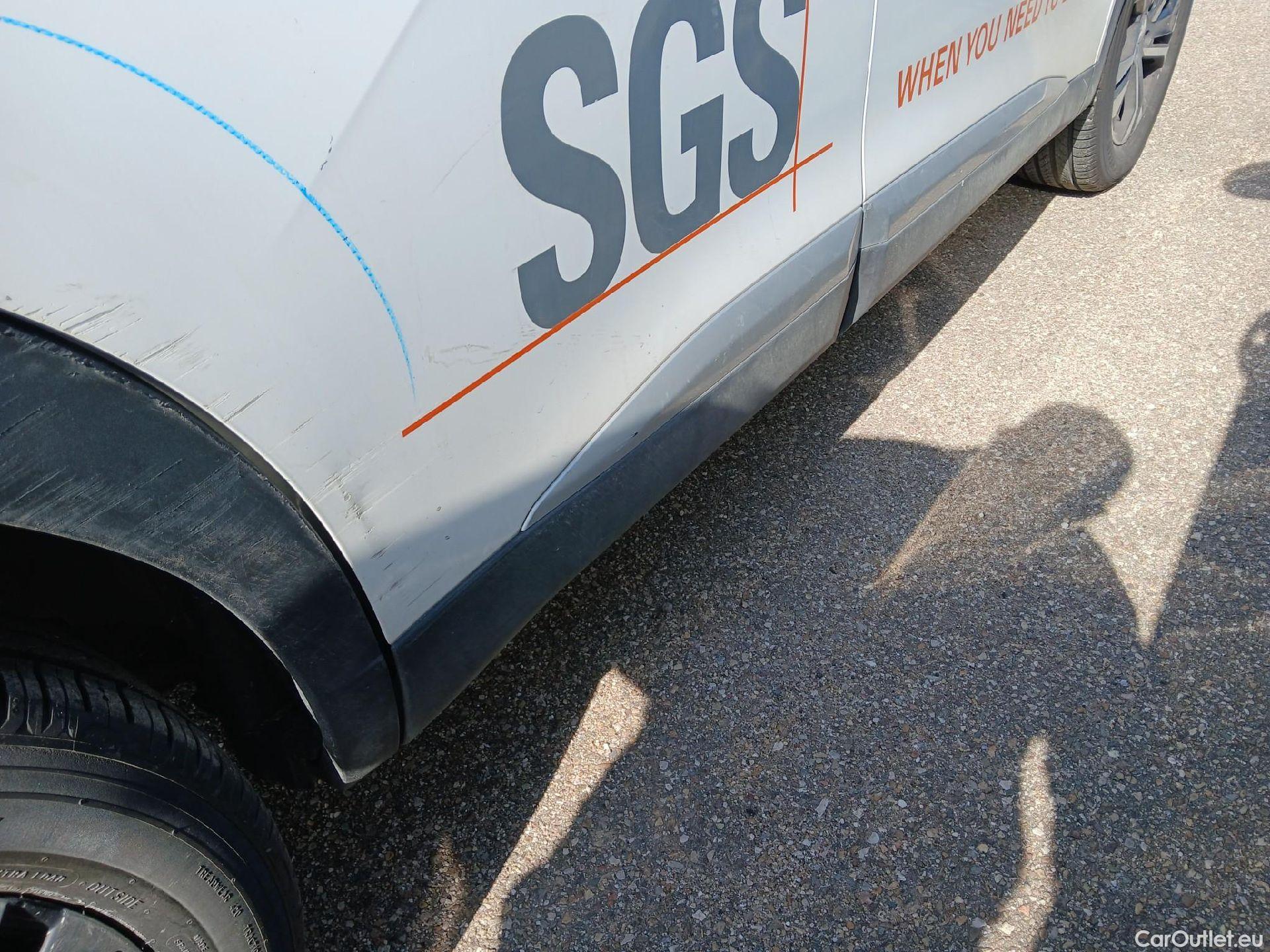  Peugeot  2008 PEUGEOT  / 2019 / 5P / todoterreno Allure BlueHDI 81kW (110CV) #31