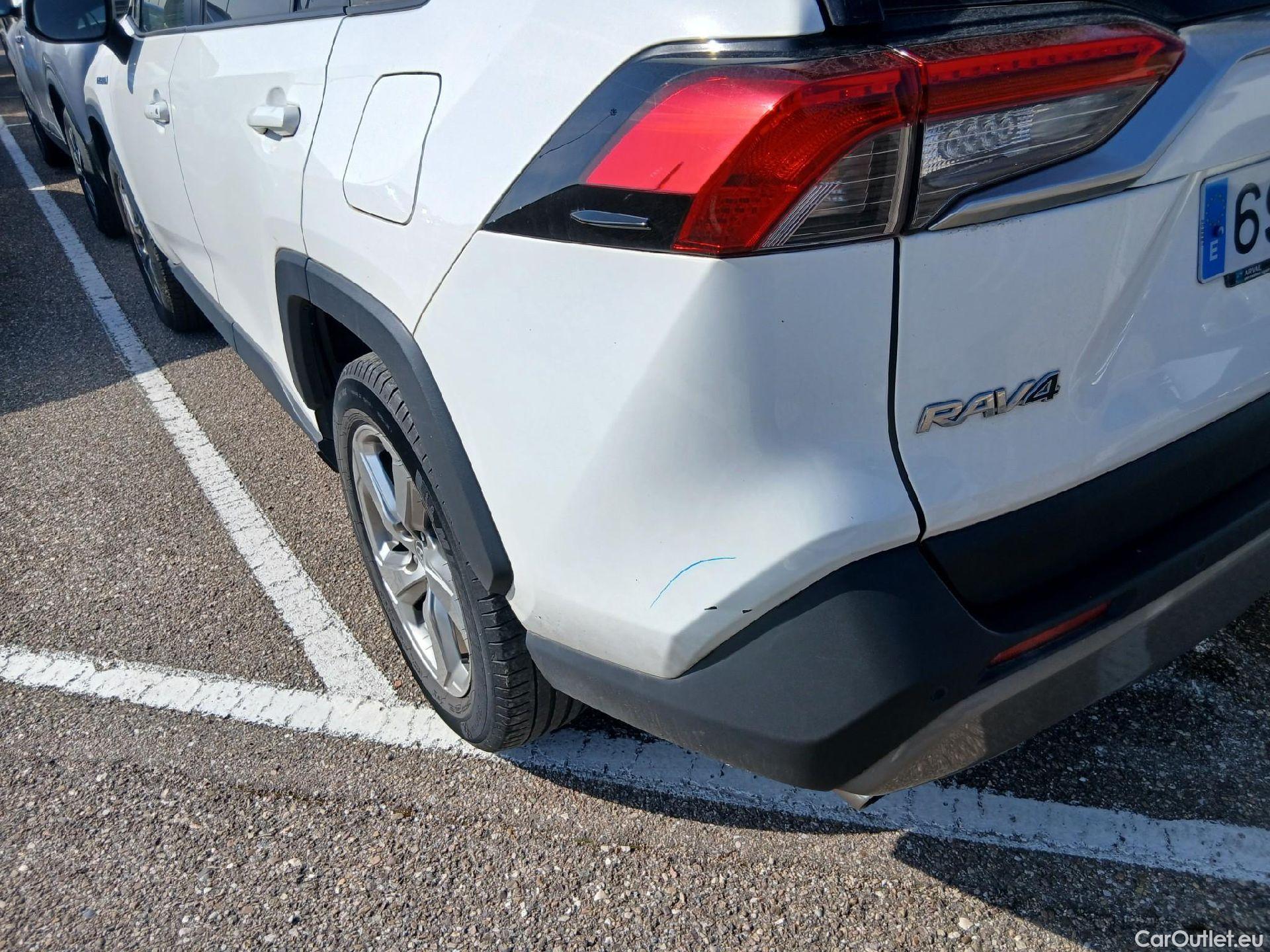  Toyota  RAV4 TOYOTA  / 2018 / 5P / todoterreno 2.5l 220H Advance #9