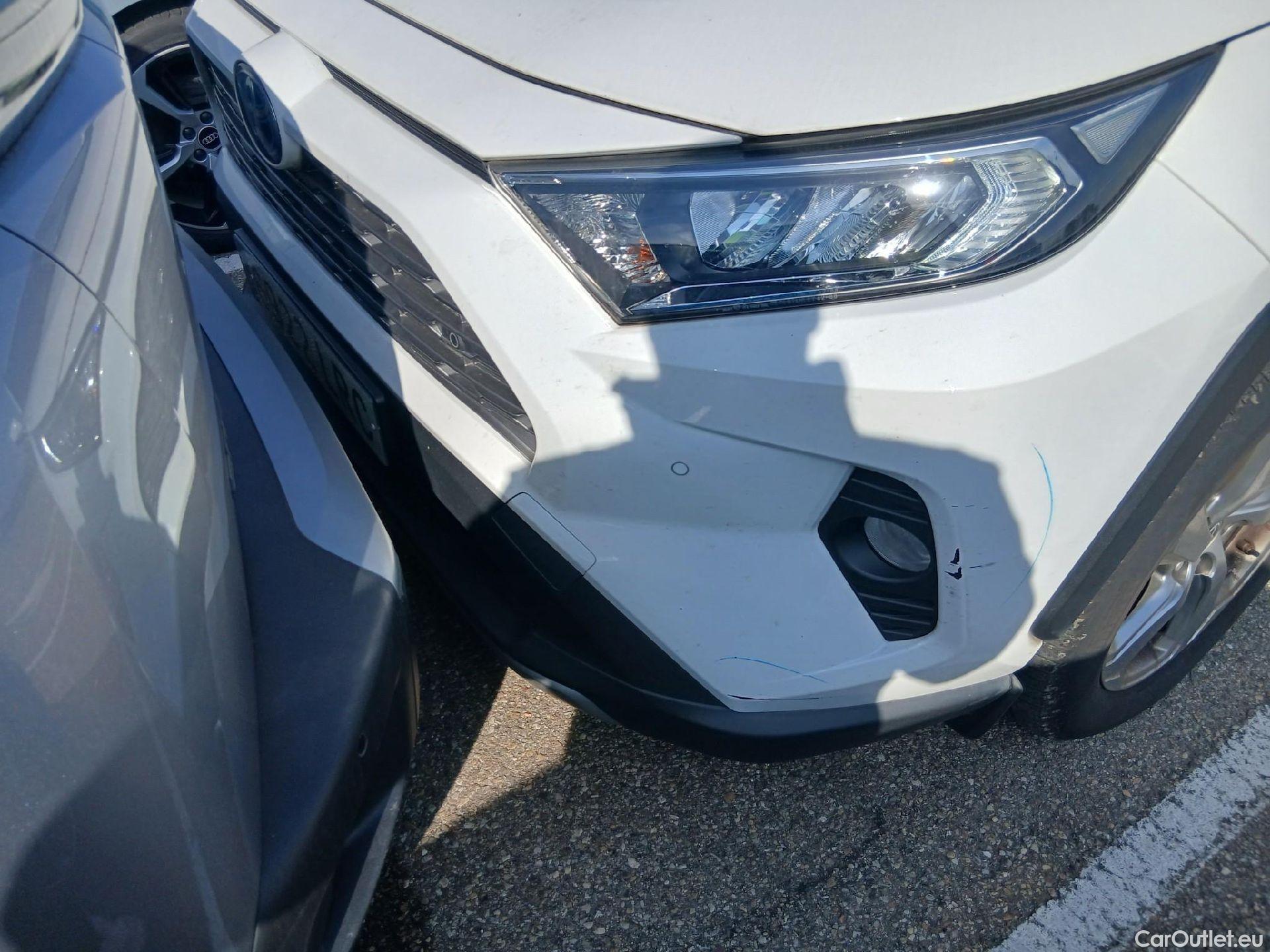  Toyota  RAV4 TOYOTA  / 2018 / 5P / todoterreno 2.5l 220H Advance #3