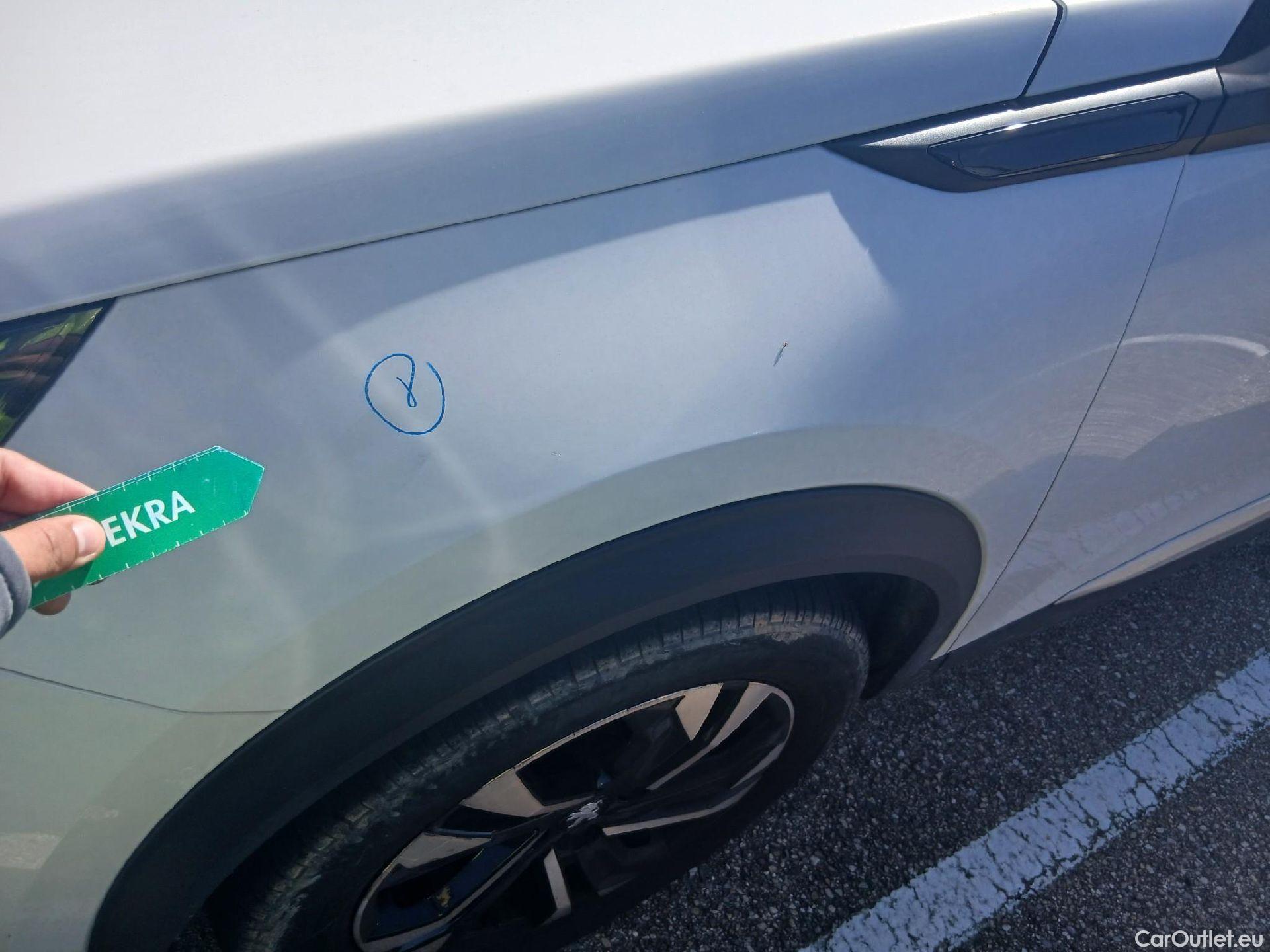  Peugeot  2008 PEUGEOT  / 2019 / 5P / todoterreno Allure BlueHDI 81kW (110CV) #16