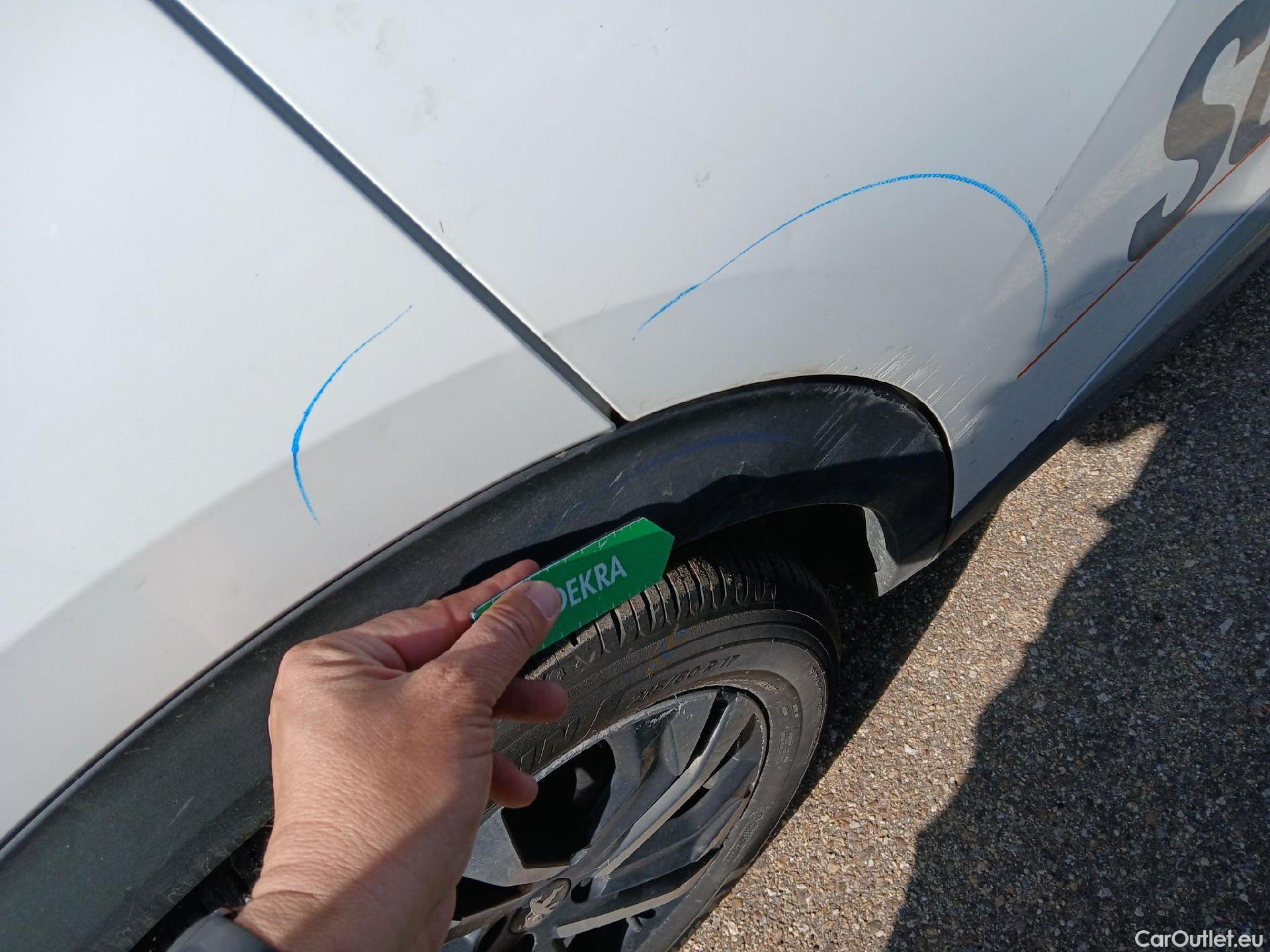  Peugeot  2008 PEUGEOT  / 2019 / 5P / todoterreno Allure BlueHDI 81kW (110CV) #25