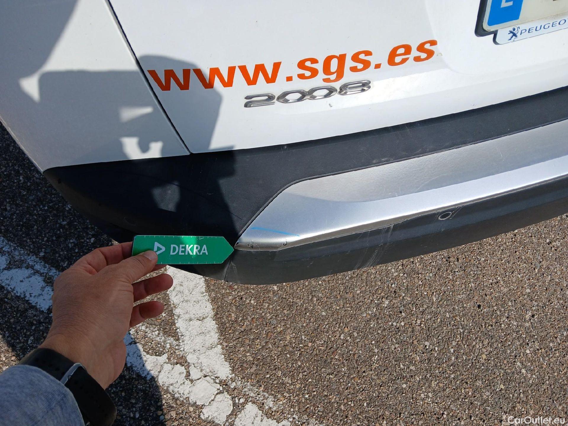  Peugeot  2008 PEUGEOT  / 2019 / 5P / todoterreno Allure BlueHDI 81kW (110CV) #18