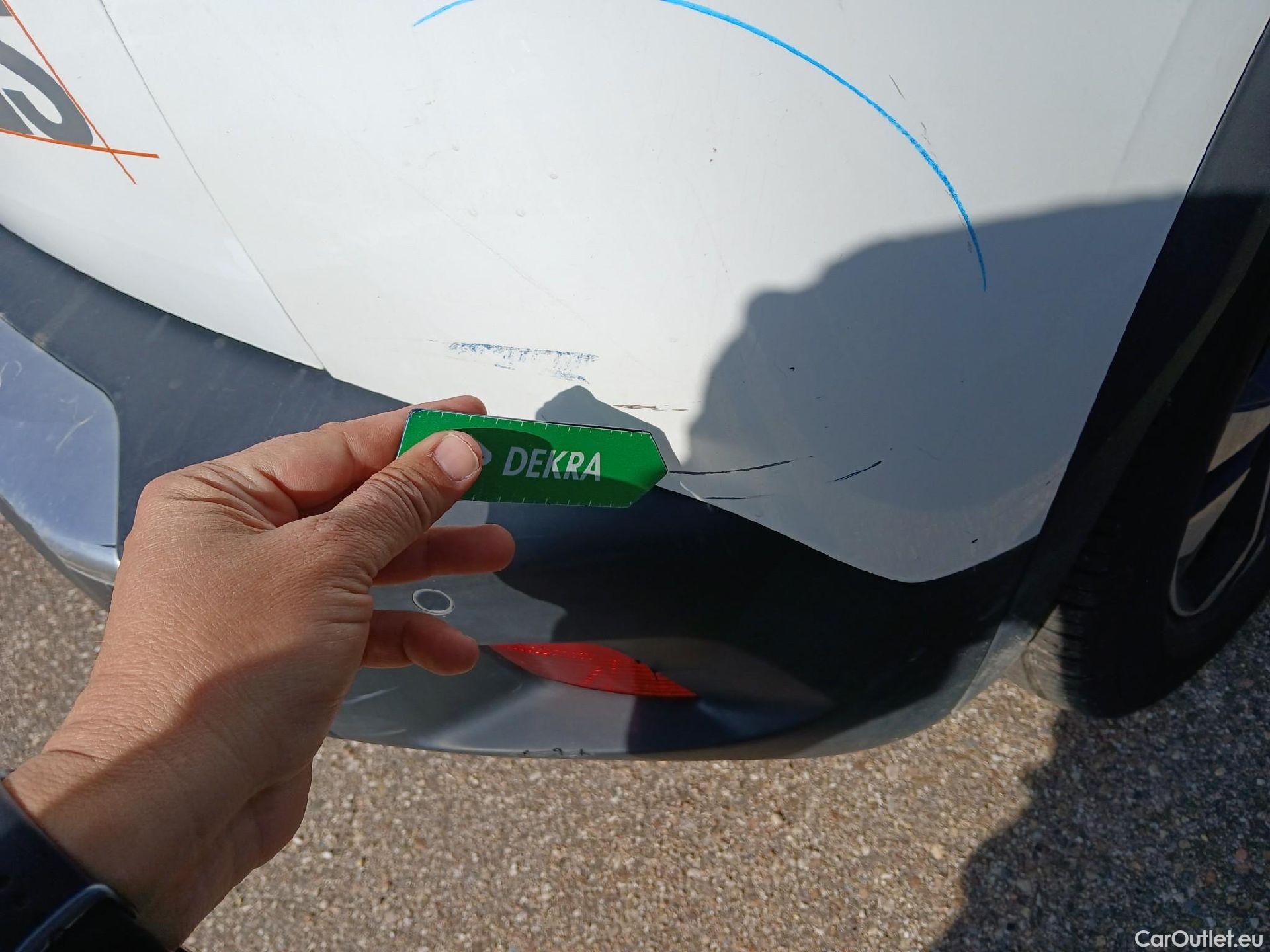  Peugeot  2008 PEUGEOT  / 2019 / 5P / todoterreno Allure BlueHDI 81kW (110CV) #21