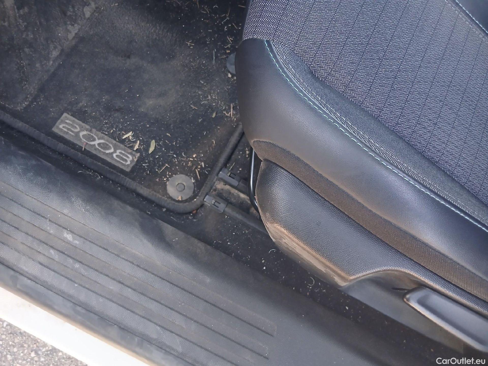  Peugeot  2008 PEUGEOT  / 2019 / 5P / todoterreno Allure BlueHDI 81kW (110CV) #5