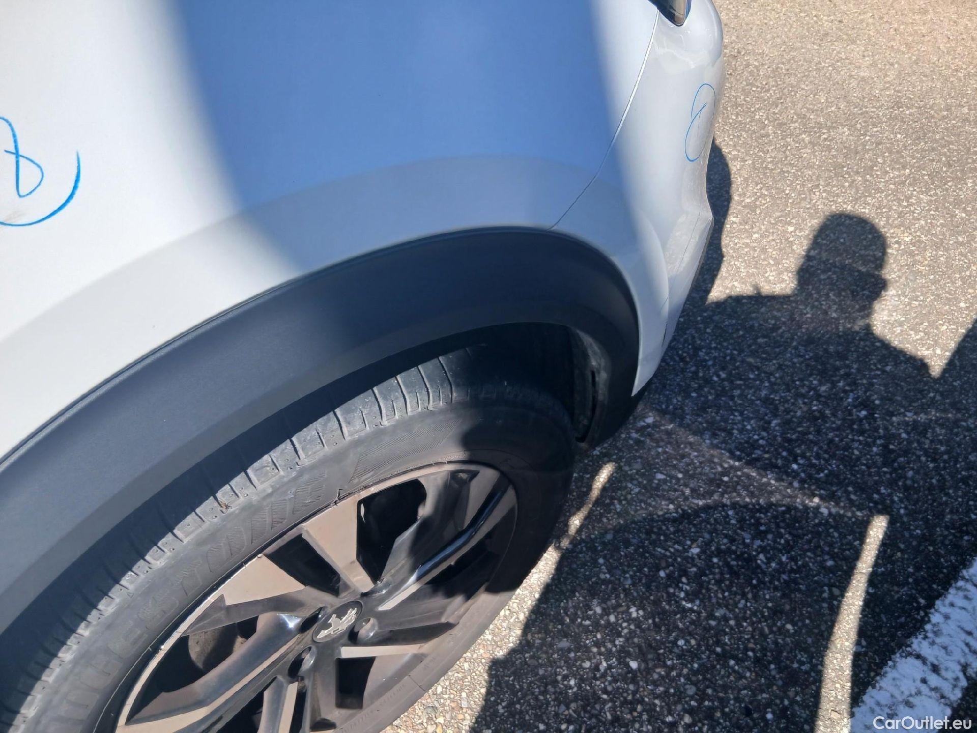  Peugeot  2008 PEUGEOT  / 2019 / 5P / todoterreno Allure BlueHDI 81kW (110CV) #42