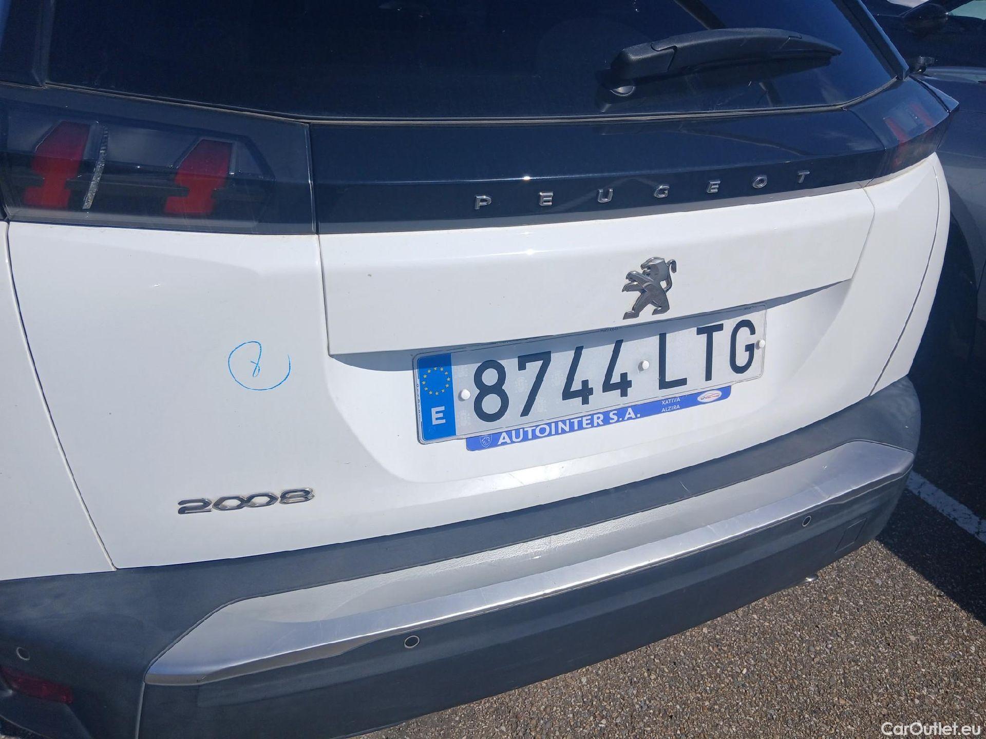  Peugeot  2008 PEUGEOT  / 2019 / 5P / todoterreno Allure BlueHDI 81kW (110CV) #23