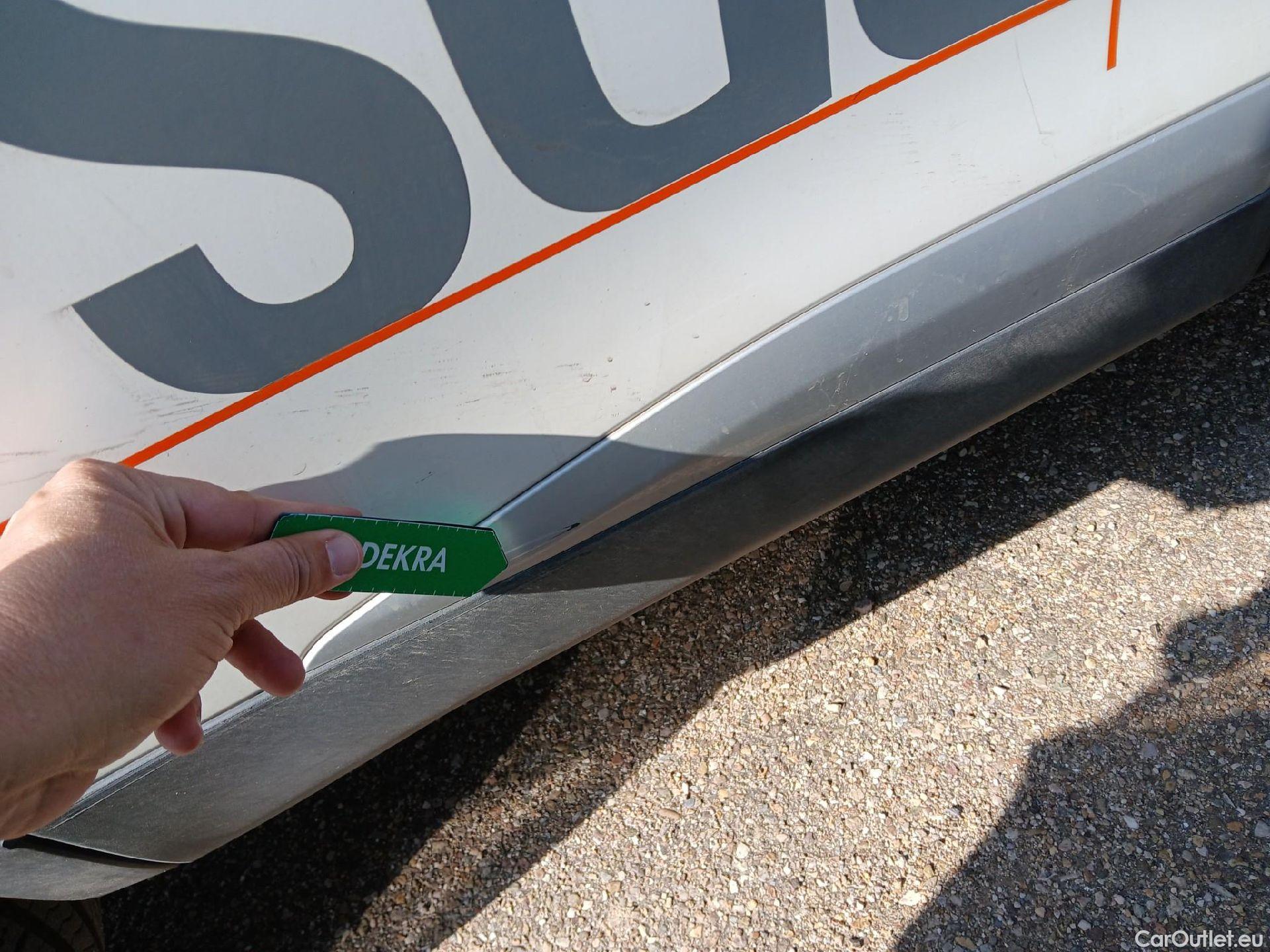  Peugeot  2008 PEUGEOT  / 2019 / 5P / todoterreno Allure BlueHDI 81kW (110CV) #30