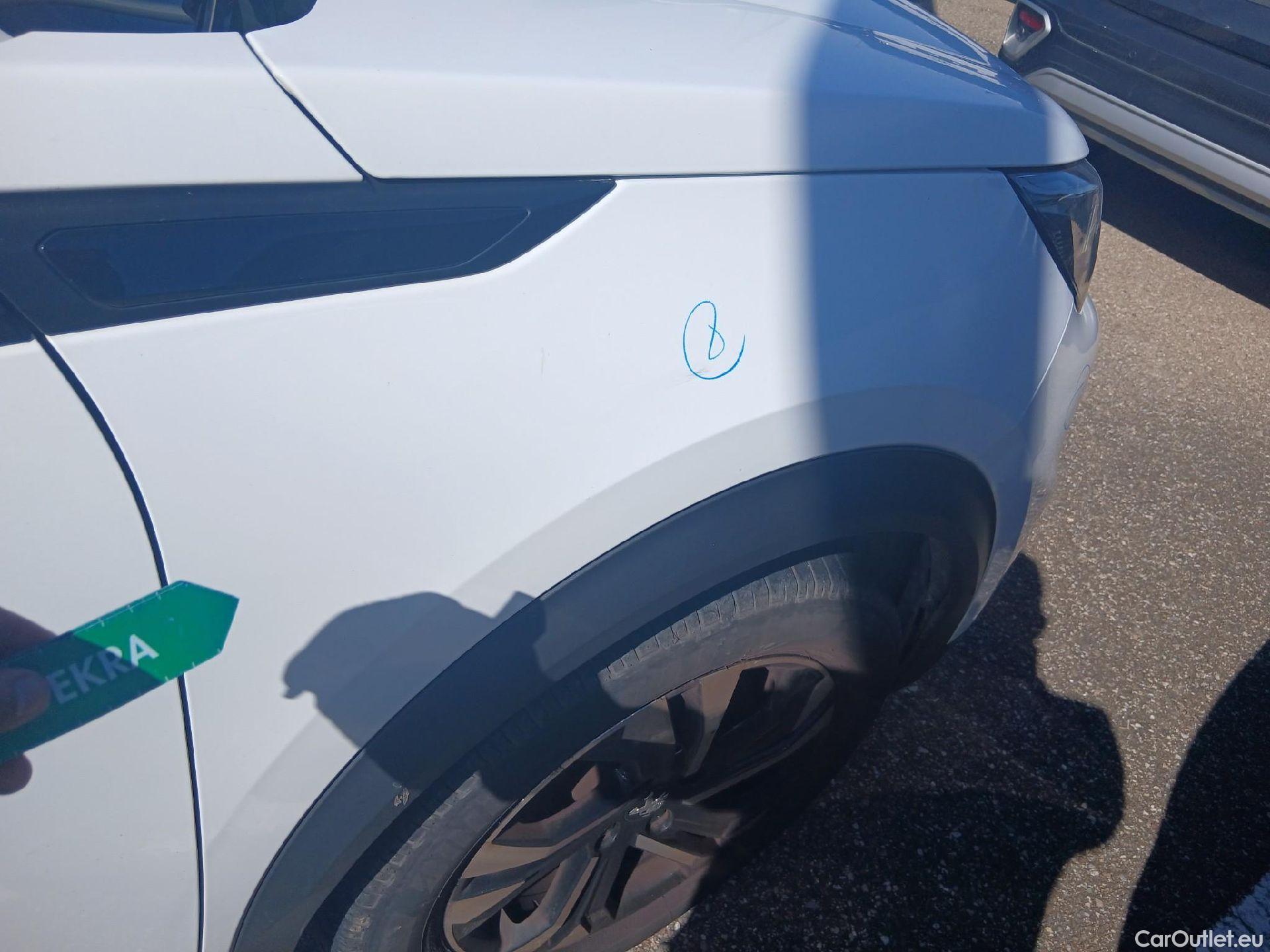  Peugeot  2008 PEUGEOT  / 2019 / 5P / todoterreno Allure BlueHDI 81kW (110CV) #39