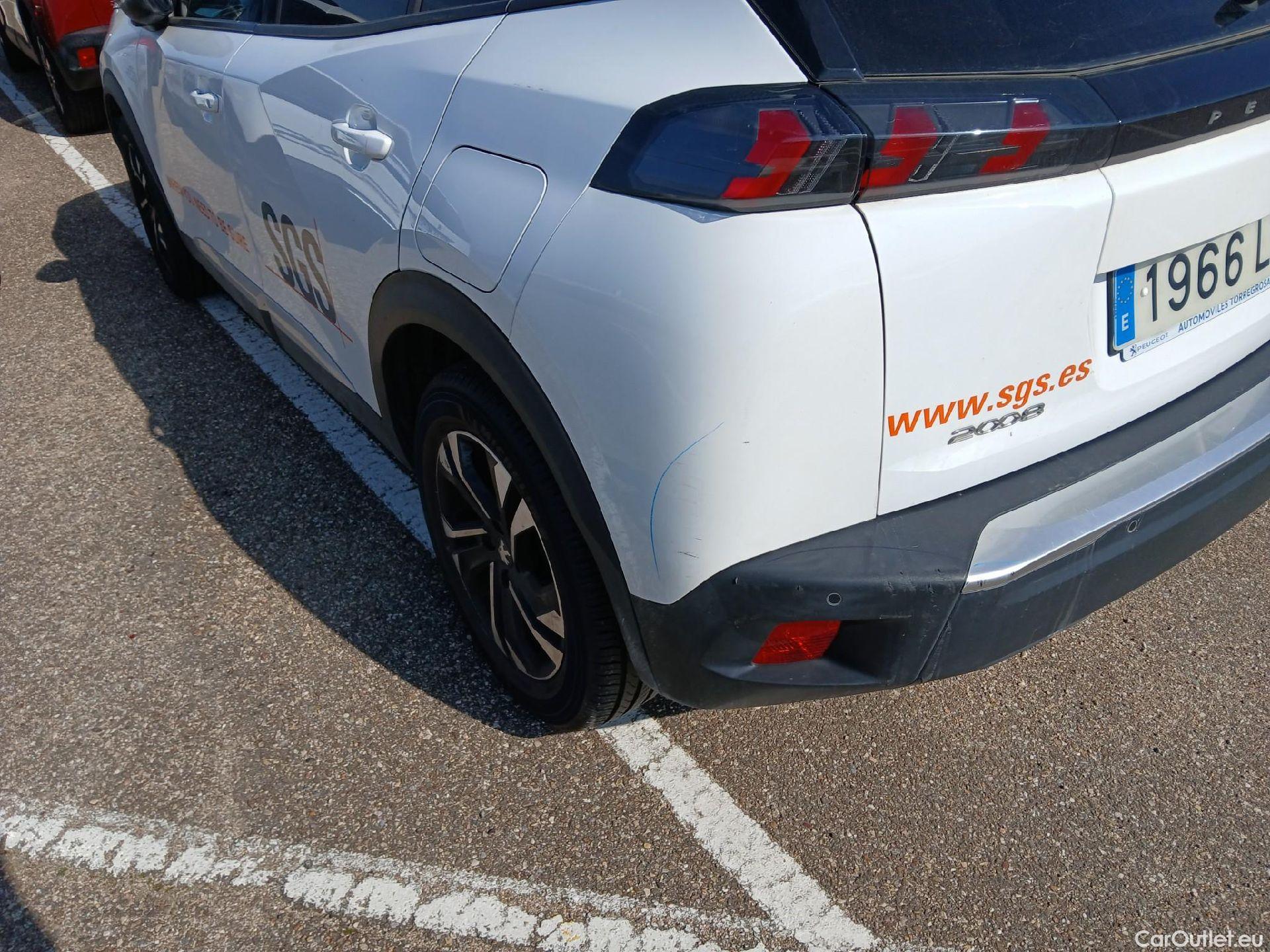  Peugeot  2008 PEUGEOT  / 2019 / 5P / todoterreno Allure BlueHDI 81kW (110CV) #14