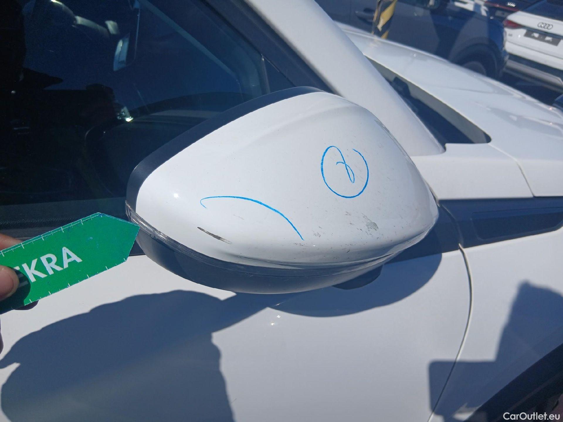  Peugeot  2008 PEUGEOT  / 2019 / 5P / todoterreno Allure BlueHDI 81kW (110CV) #37