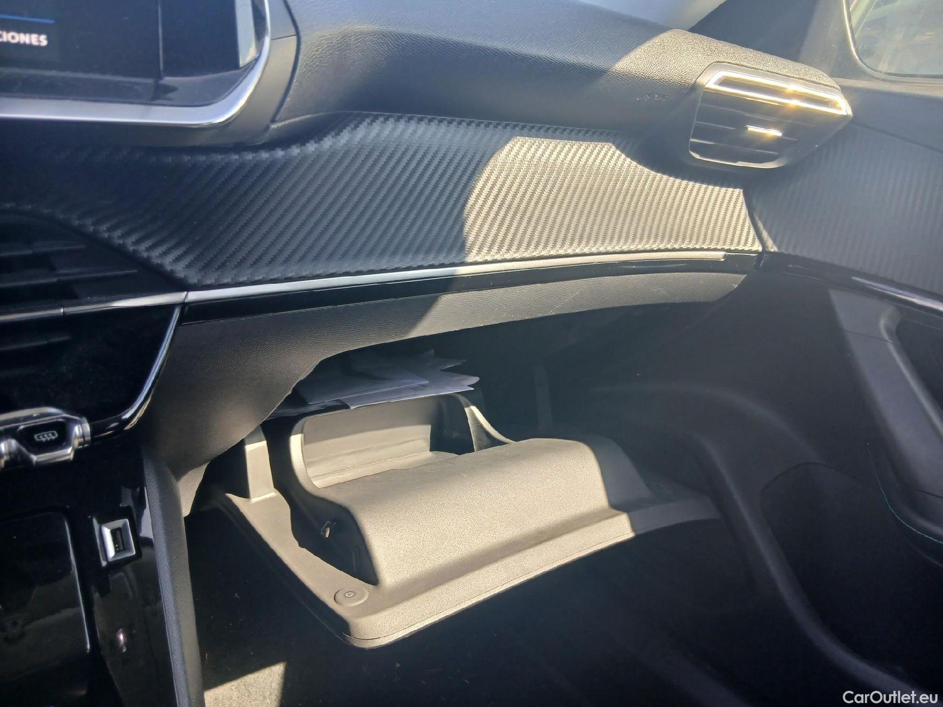  Peugeot  2008 PEUGEOT  / 2019 / 5P / todoterreno Allure BlueHDI 81kW (110CV) #1