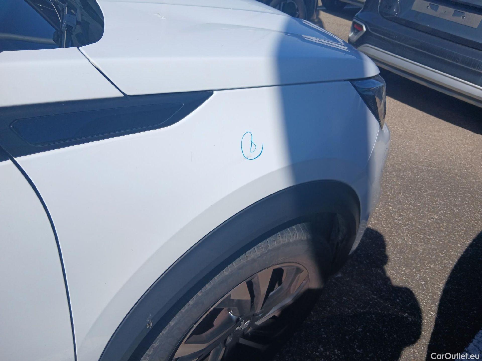  Peugeot  2008 PEUGEOT  / 2019 / 5P / todoterreno Allure BlueHDI 81kW (110CV) #40