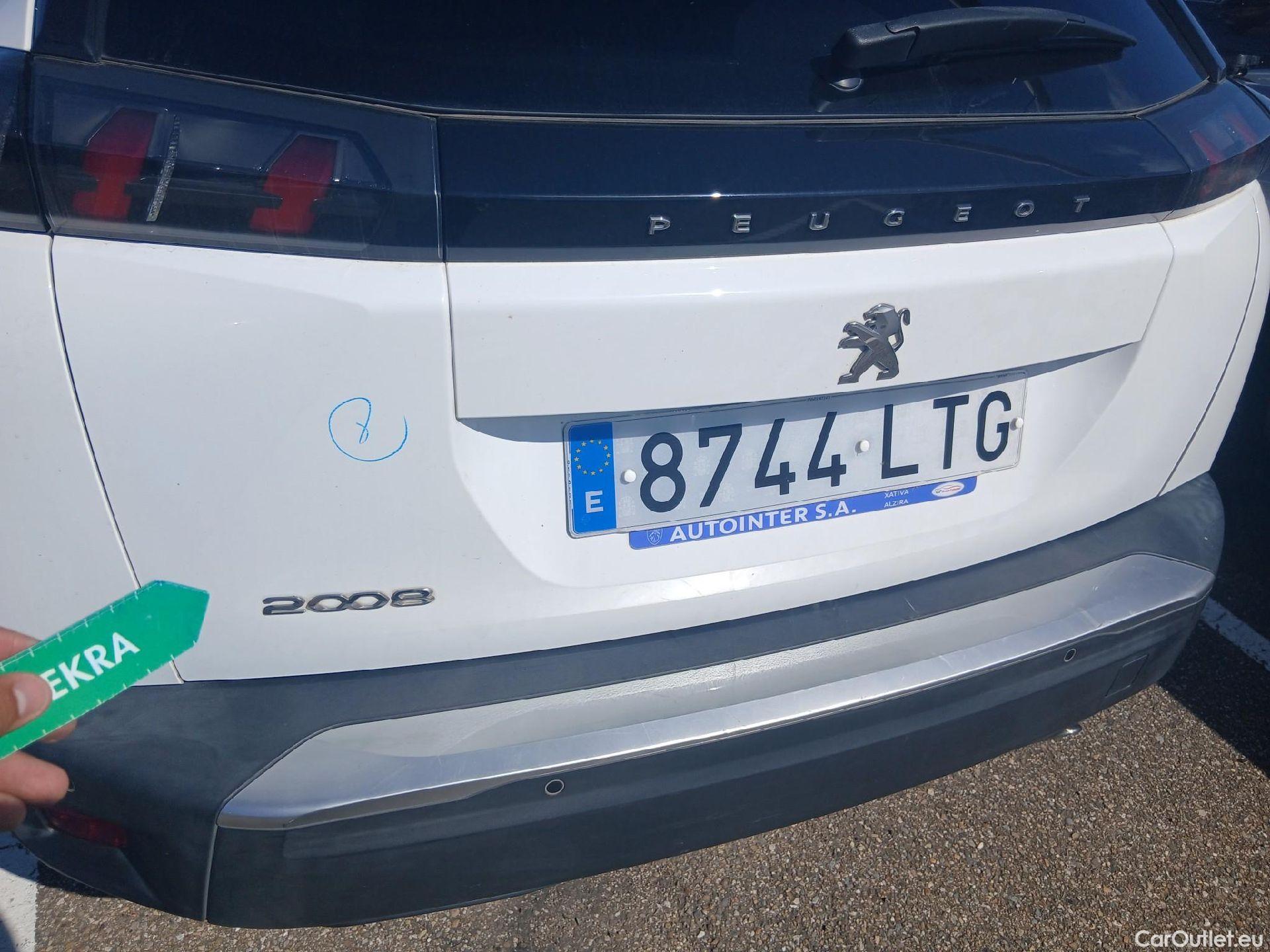  Peugeot  2008 PEUGEOT  / 2019 / 5P / todoterreno Allure BlueHDI 81kW (110CV) #24