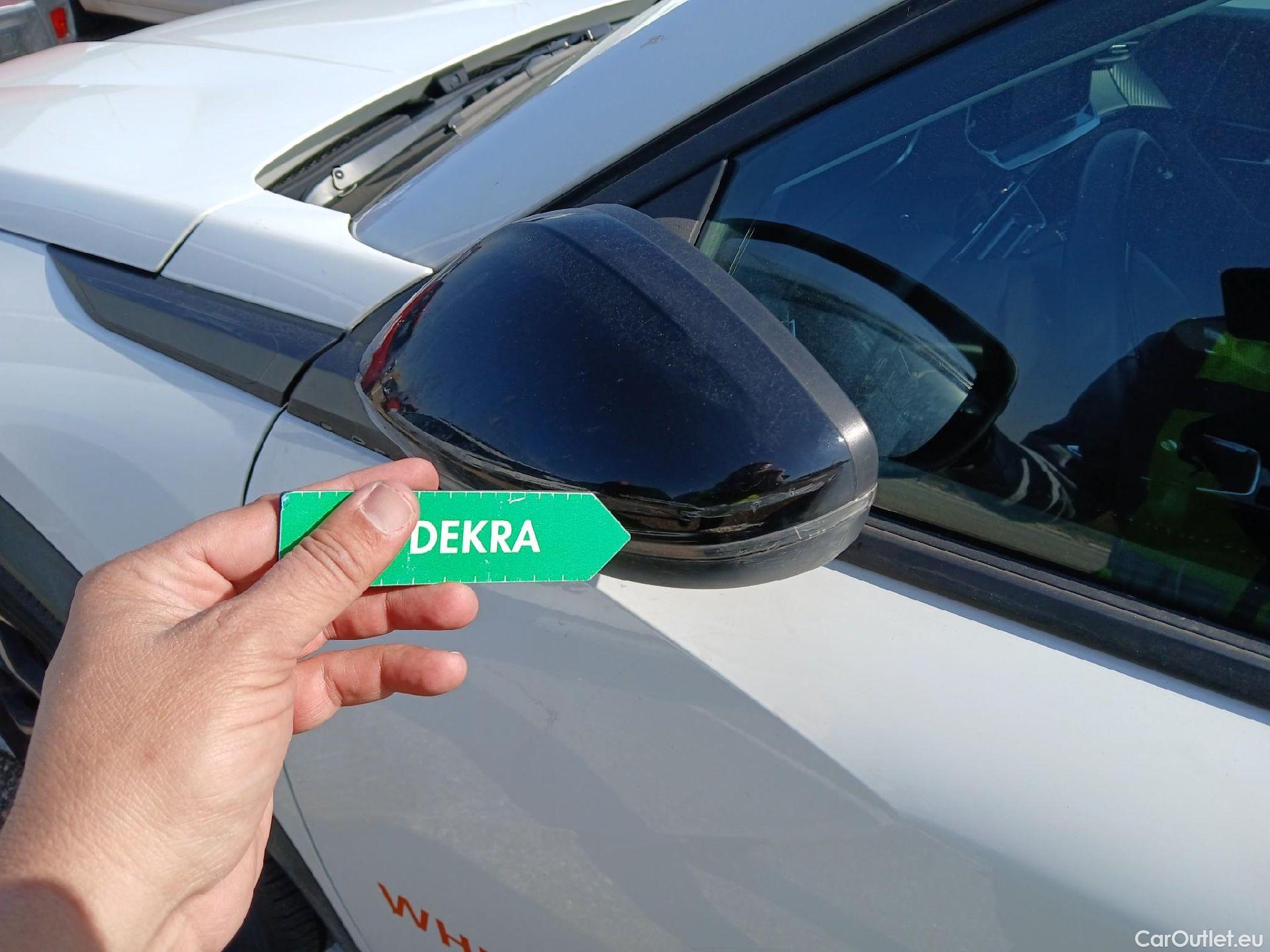  Peugeot  2008 PEUGEOT  / 2019 / 5P / todoterreno Allure BlueHDI 81kW (110CV) #12