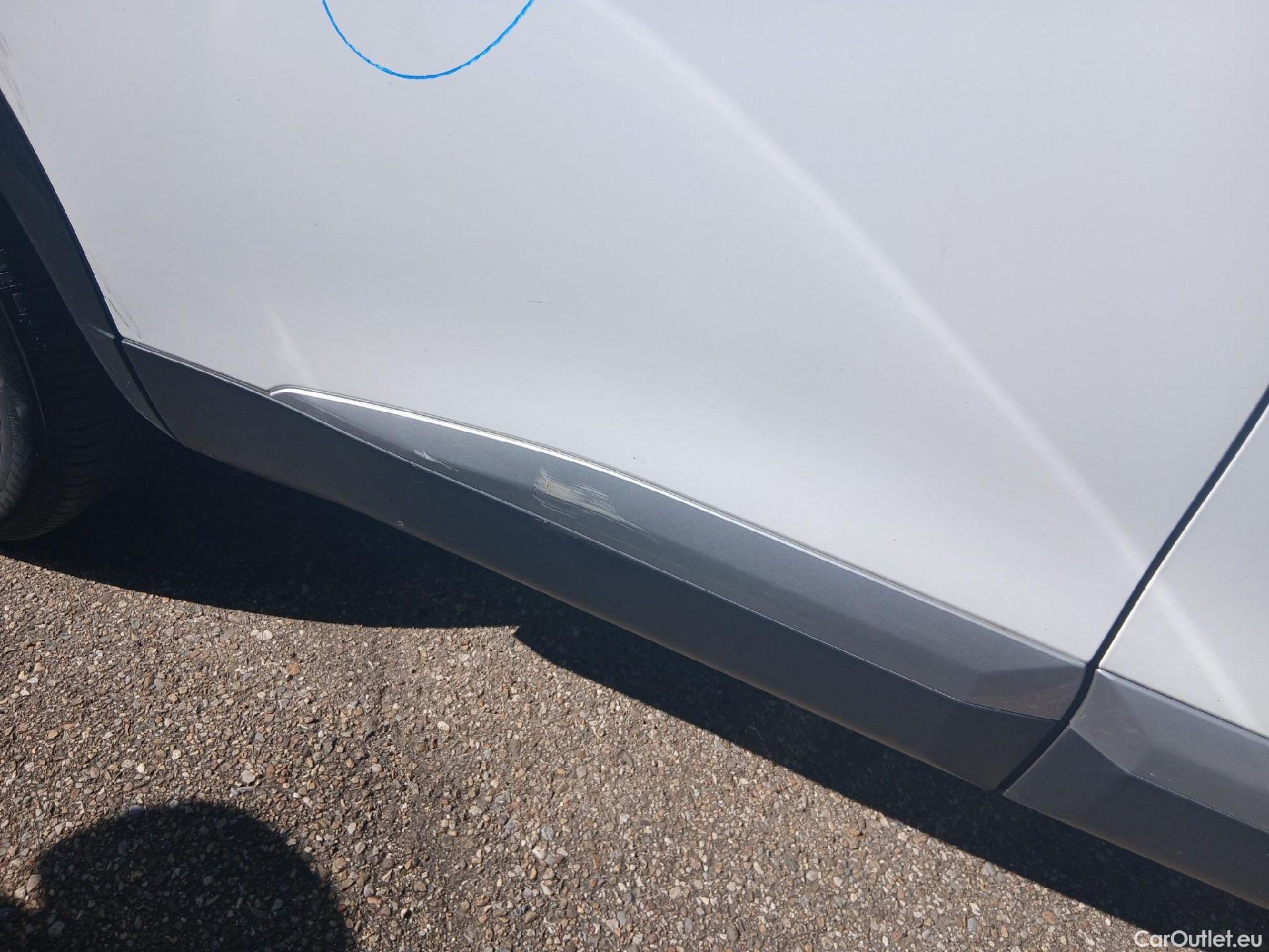  Peugeot  2008 PEUGEOT  / 2019 / 5P / todoterreno Allure BlueHDI 81kW (110CV) #44