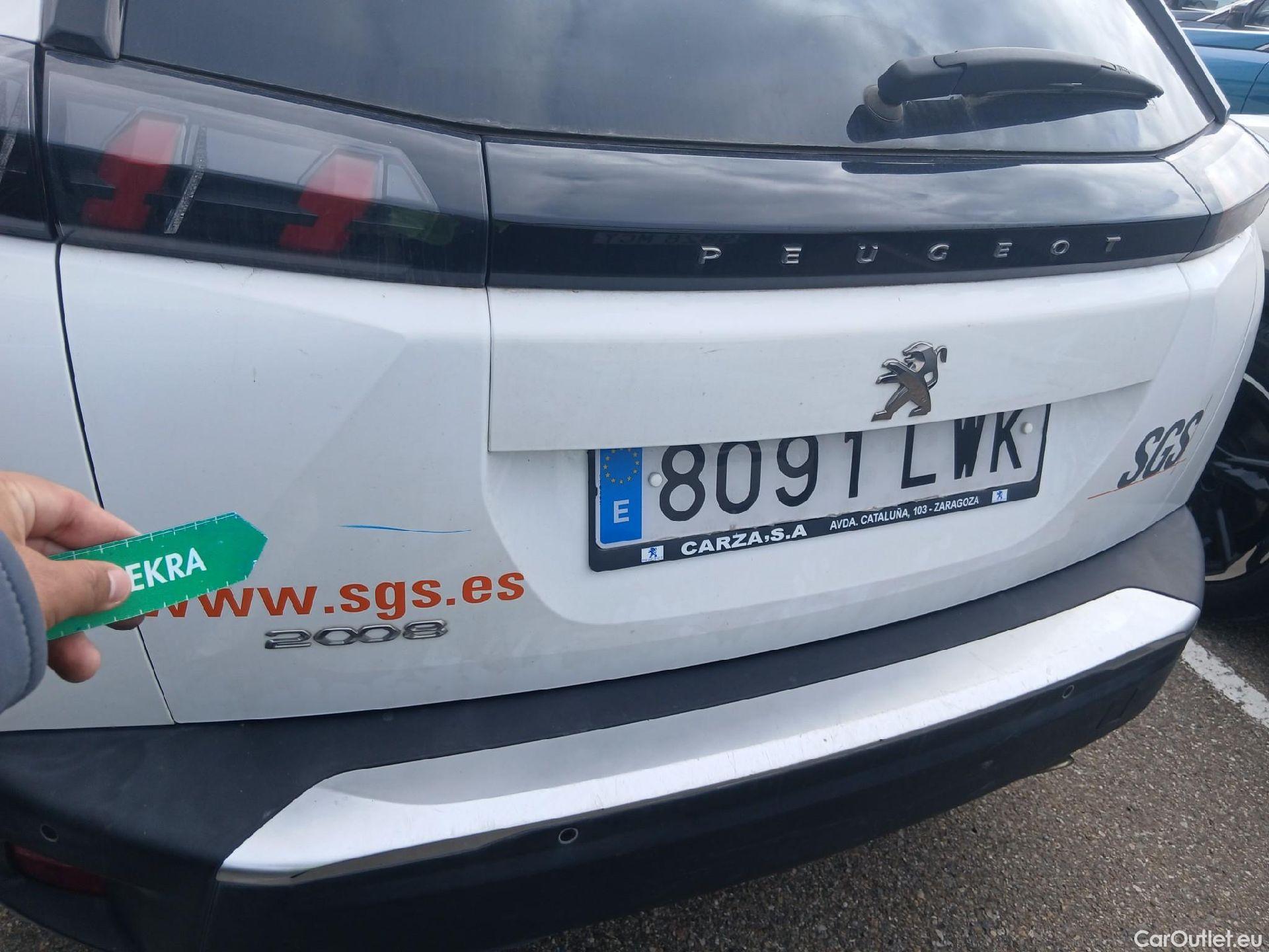  Peugeot  2008 PEUGEOT  / 2019 / 5P / todoterreno Allure BlueHDI 81kW (110CV) #31