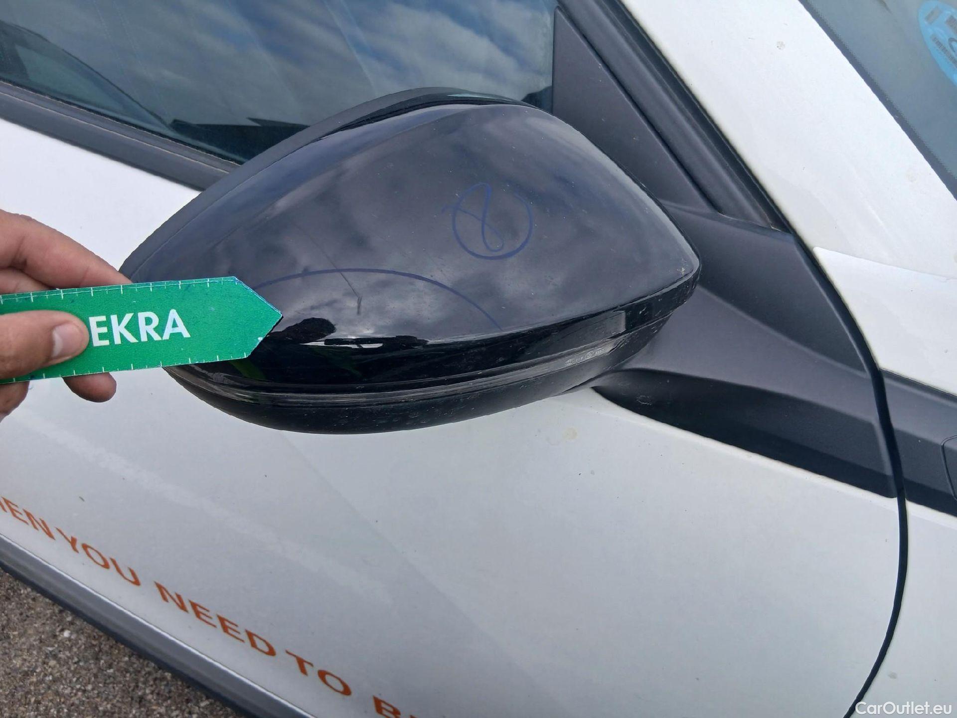  Peugeot  2008 PEUGEOT  / 2019 / 5P / todoterreno Allure BlueHDI 81kW (110CV) #43